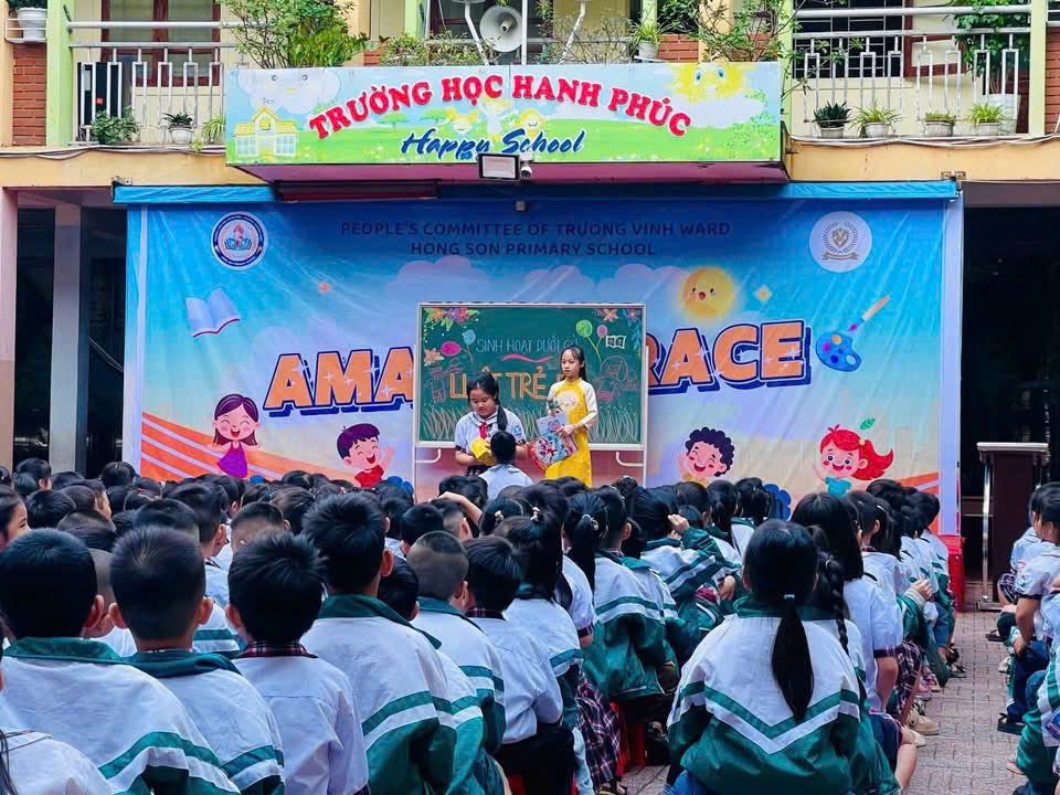 Sinh hoạt dưới cờ với chủ đề: “Tìm hiểu Luật Trẻ em”.