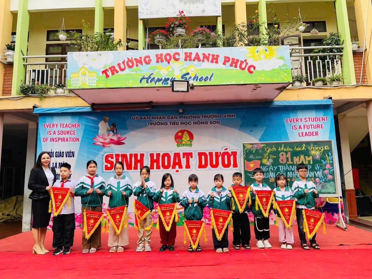 SINH HOẠT DƯỚI CỜ