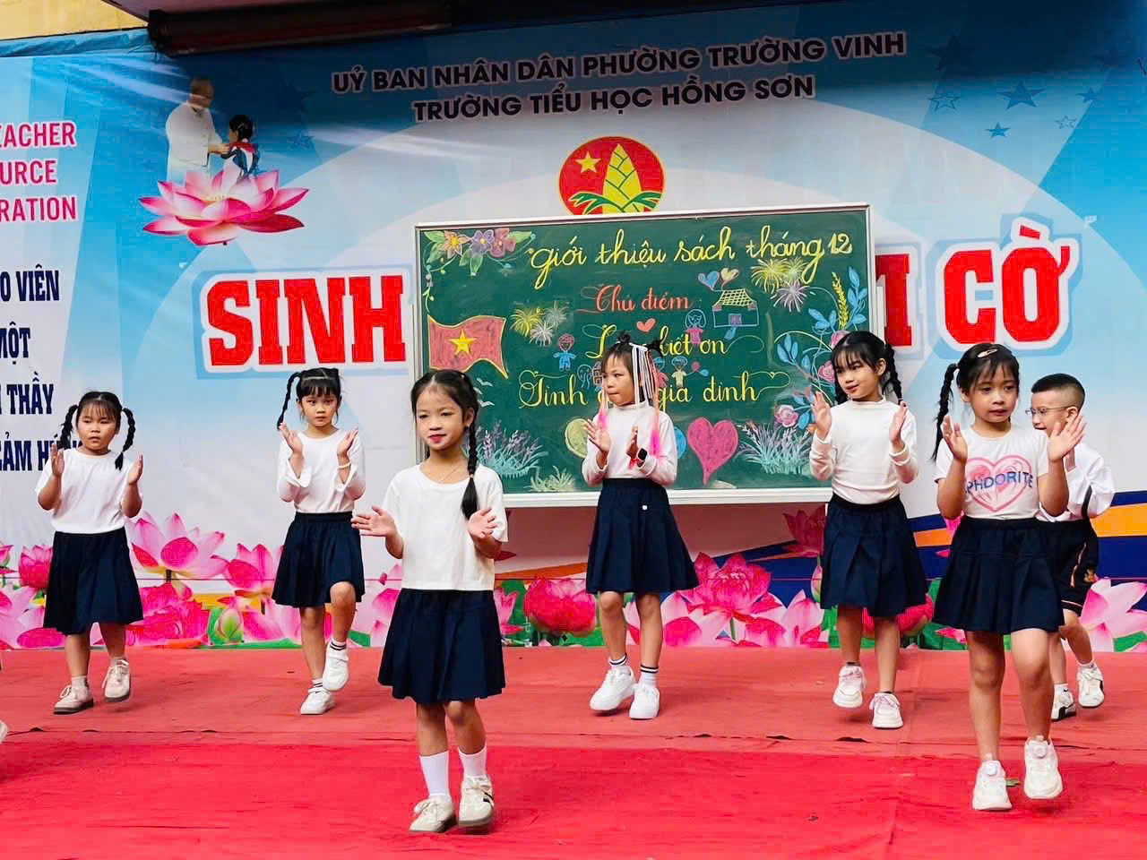 Sinh hoạt dưới cờ