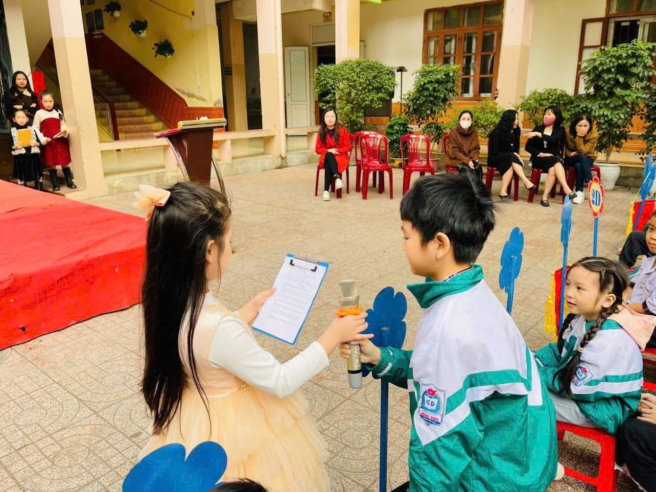 Sinh hoạt dưới cờ