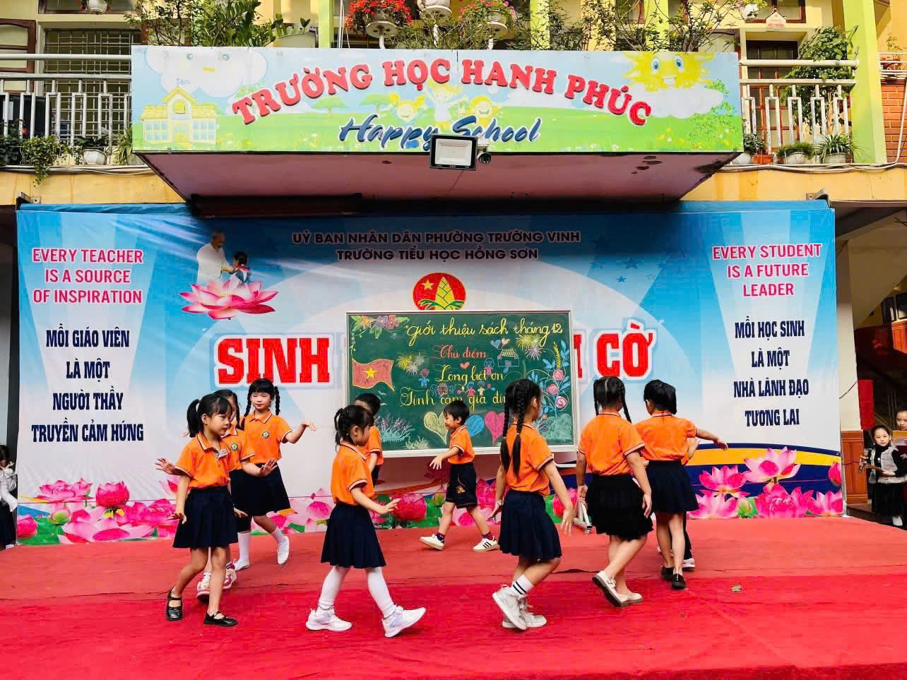 Sinh hoạt dưới cờ