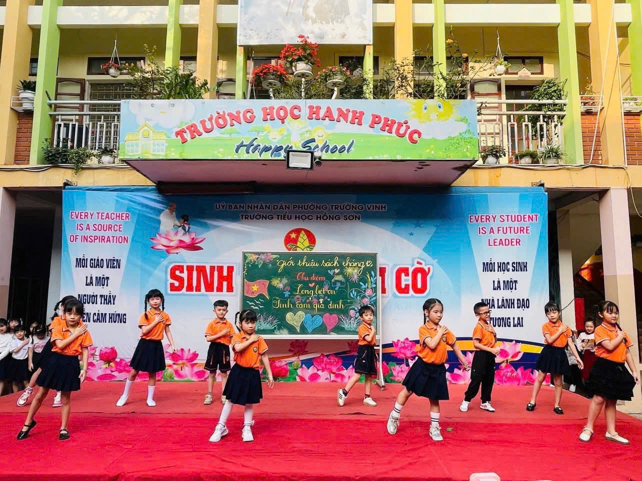 Sinh hoạt dưới cờ