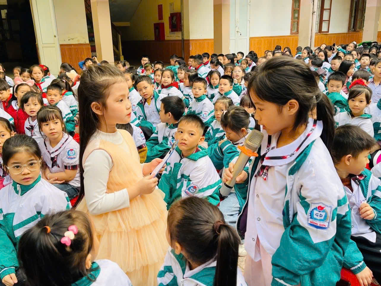 Sinh hoạt dưới cờ