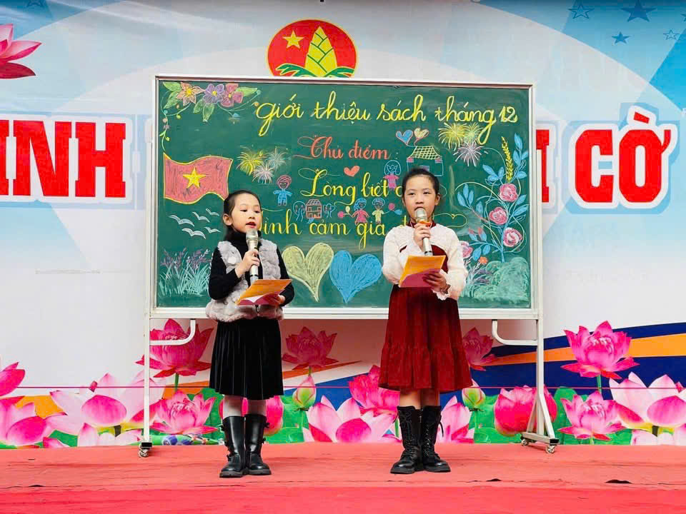 Sinh hoạt dưới cờ