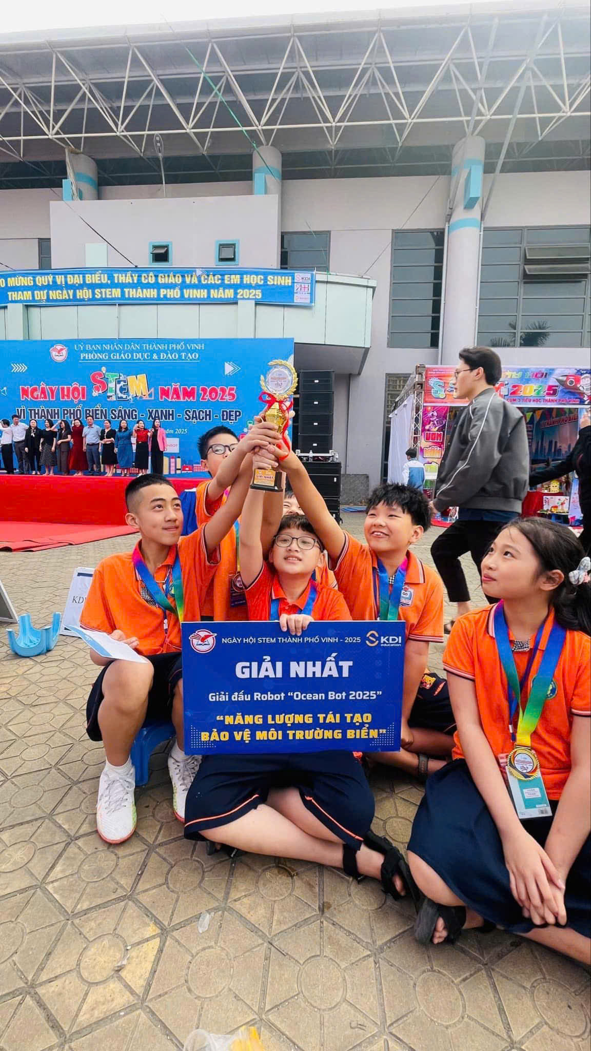 Ngày hội STEM năm học 2024 -2025 với chủ đề “Vì thành phố biển Sáng – Xanh – Sạch - đẹp”.