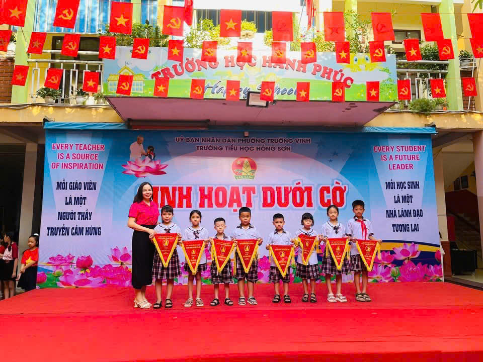 SINH HOẠT DƯỚI CỜ – GIAO LƯU TÀI NĂNG HỌC TRÒ