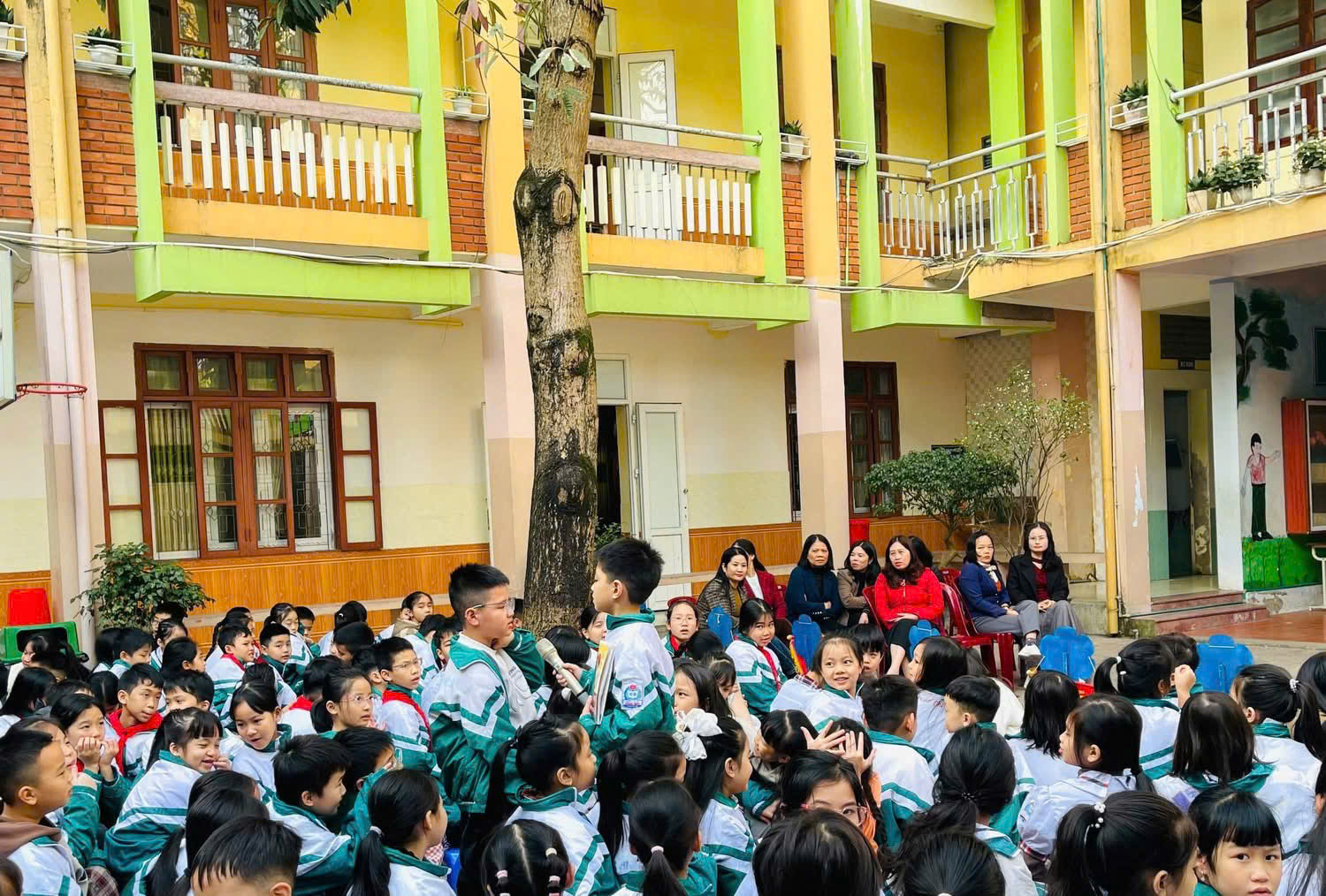 SINH HOẠT DƯỚI CỜ TUẦN 19 – HỌC KÌ II Chủ đề: “Khỏe thể chất – Mạnh tinh thần”