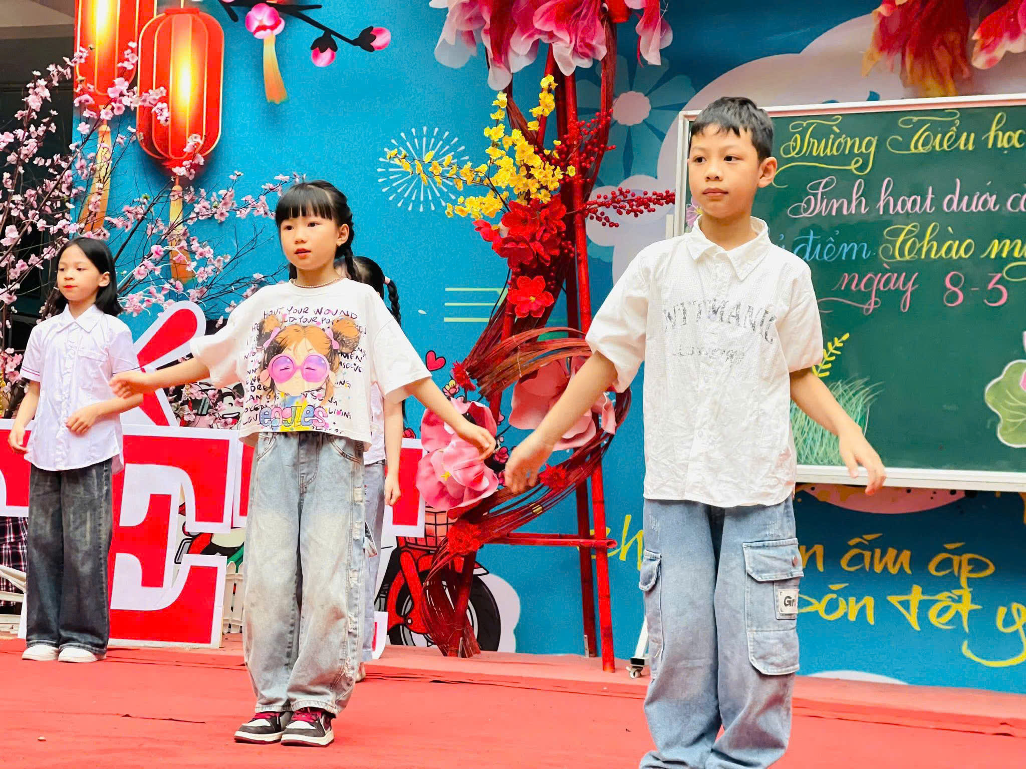 SINH HOẠT DƯỚI CỜ CHÀO MỪNG NGÀY QUỐC TẾ PHỤ NỮ