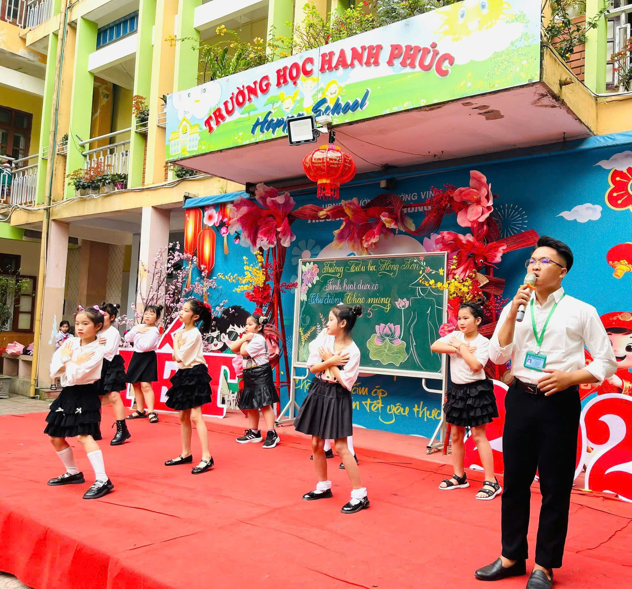 SINH HOẠT DƯỚI CỜ CHÀO MỪNG NGÀY QUỐC TẾ PHỤ NỮ