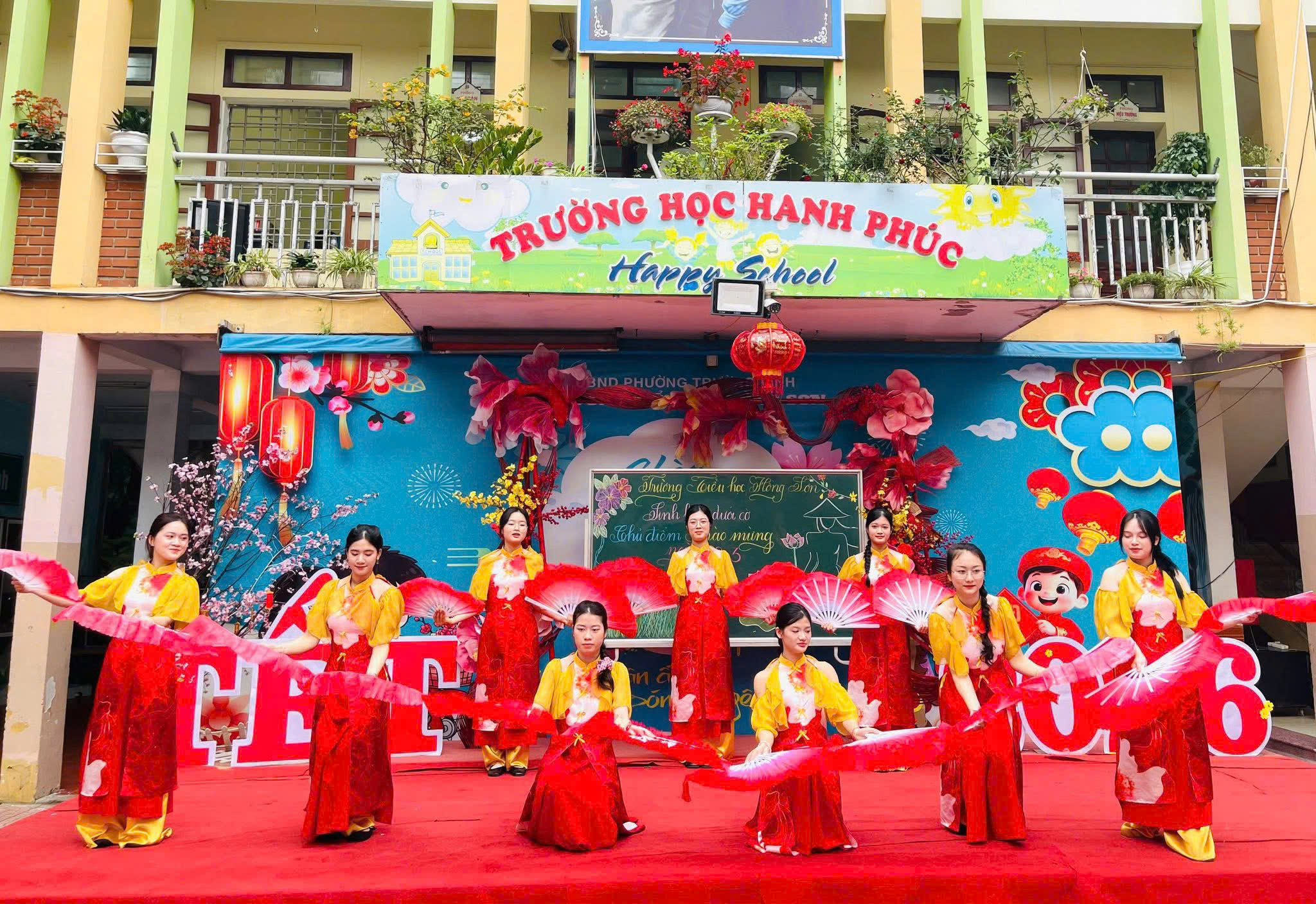 SINH HOẠT DƯỚI CỜ CHÀO MỪNG NGÀY QUỐC TẾ PHỤ NỮ