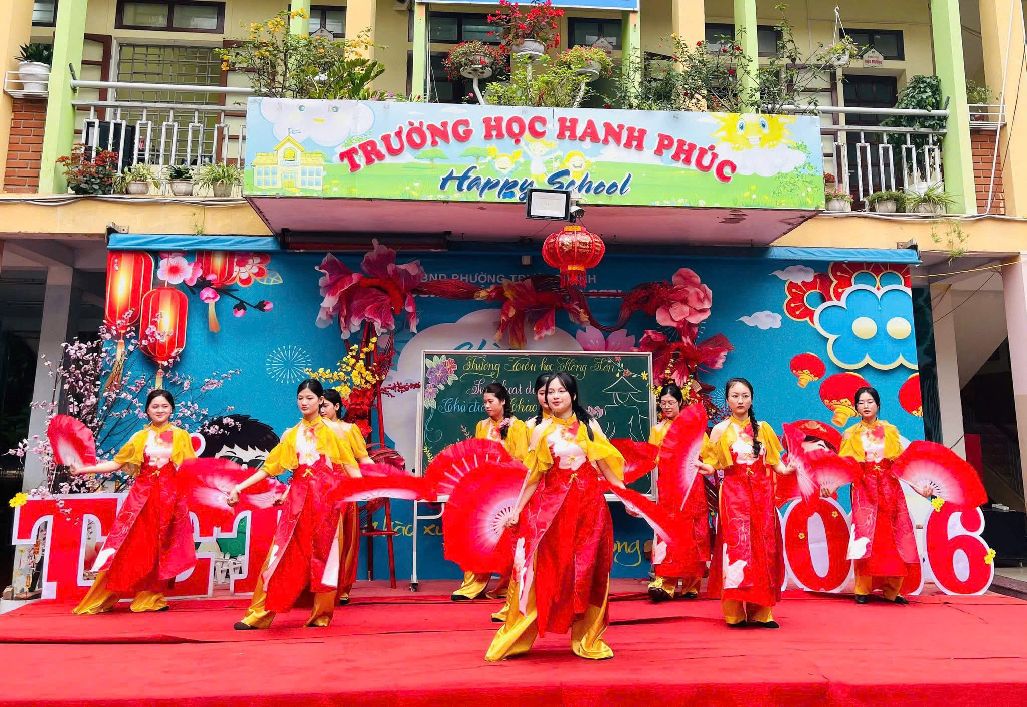 SINH HOẠT DƯỚI CỜ CHÀO MỪNG NGÀY QUỐC TẾ PHỤ NỮ