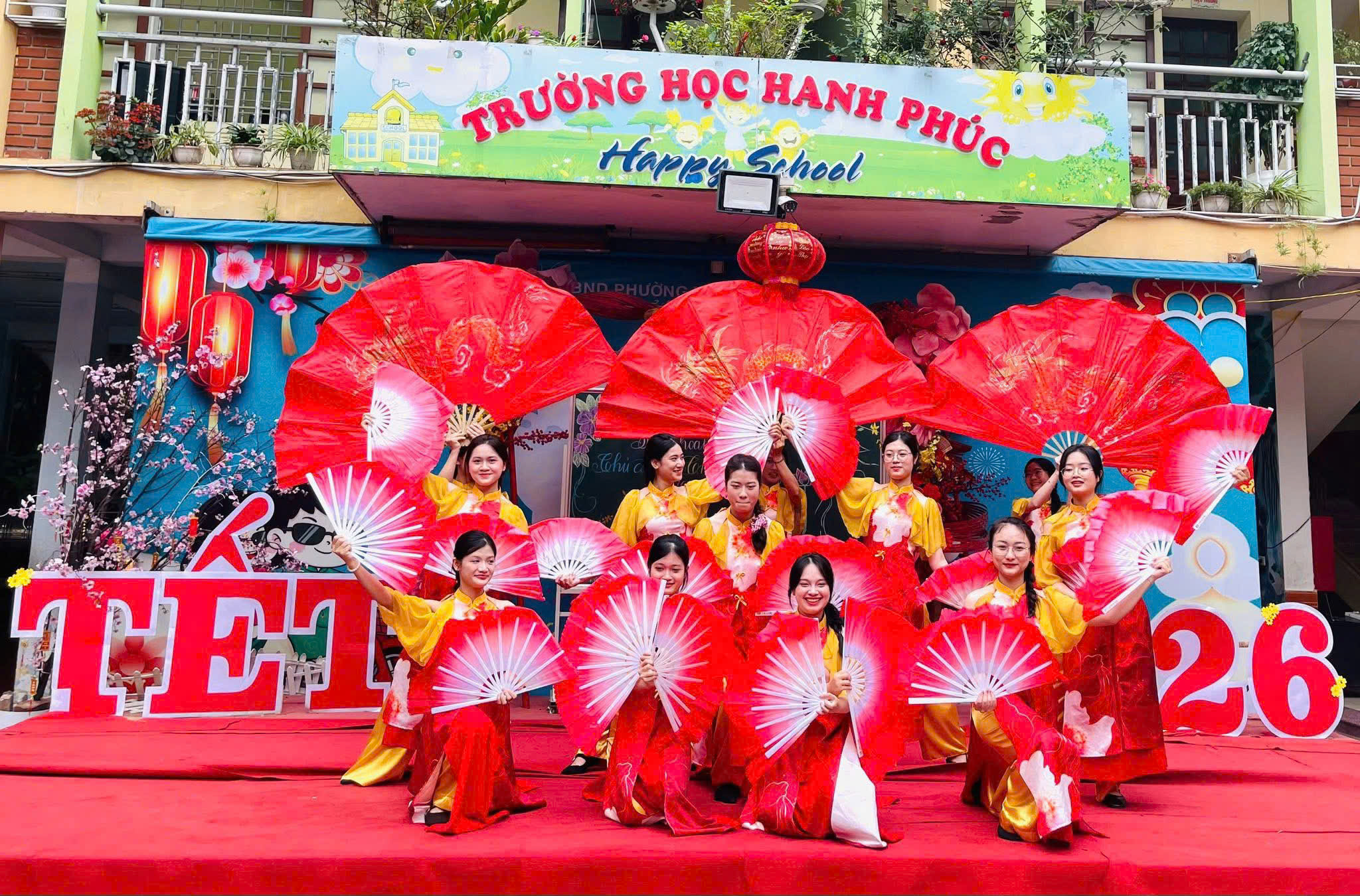 SINH HOẠT DƯỚI CỜ CHÀO MỪNG NGÀY QUỐC TẾ PHỤ NỮ