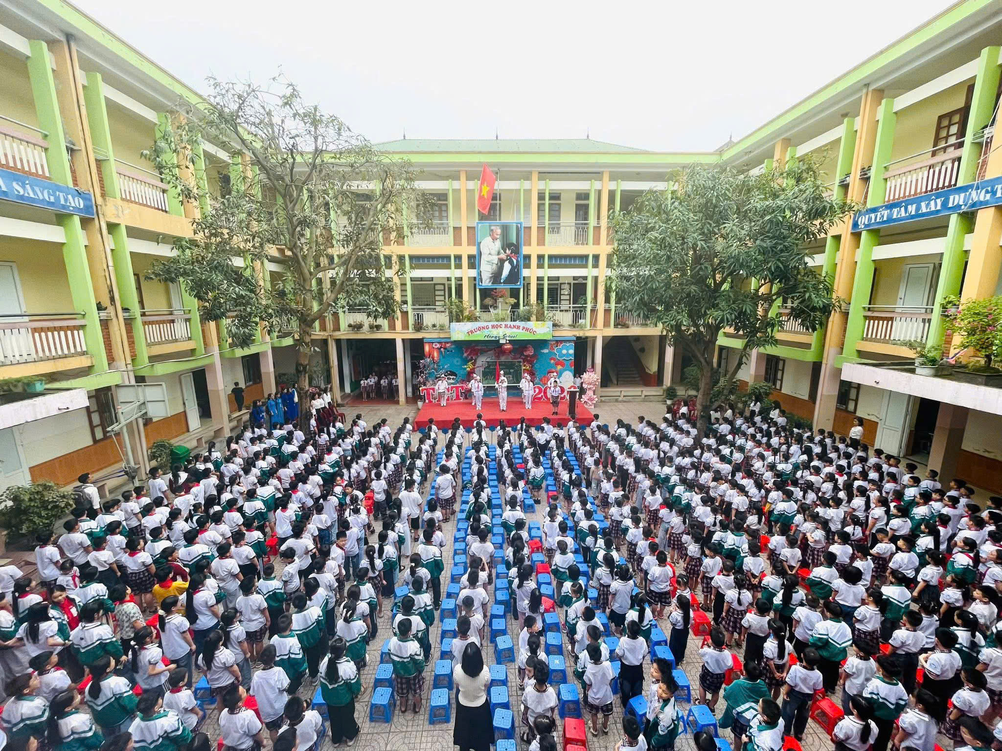 SINH HOẠT DƯỚI CỜ CHÀO MỪNG NGÀY QUỐC TẾ PHỤ NỮ