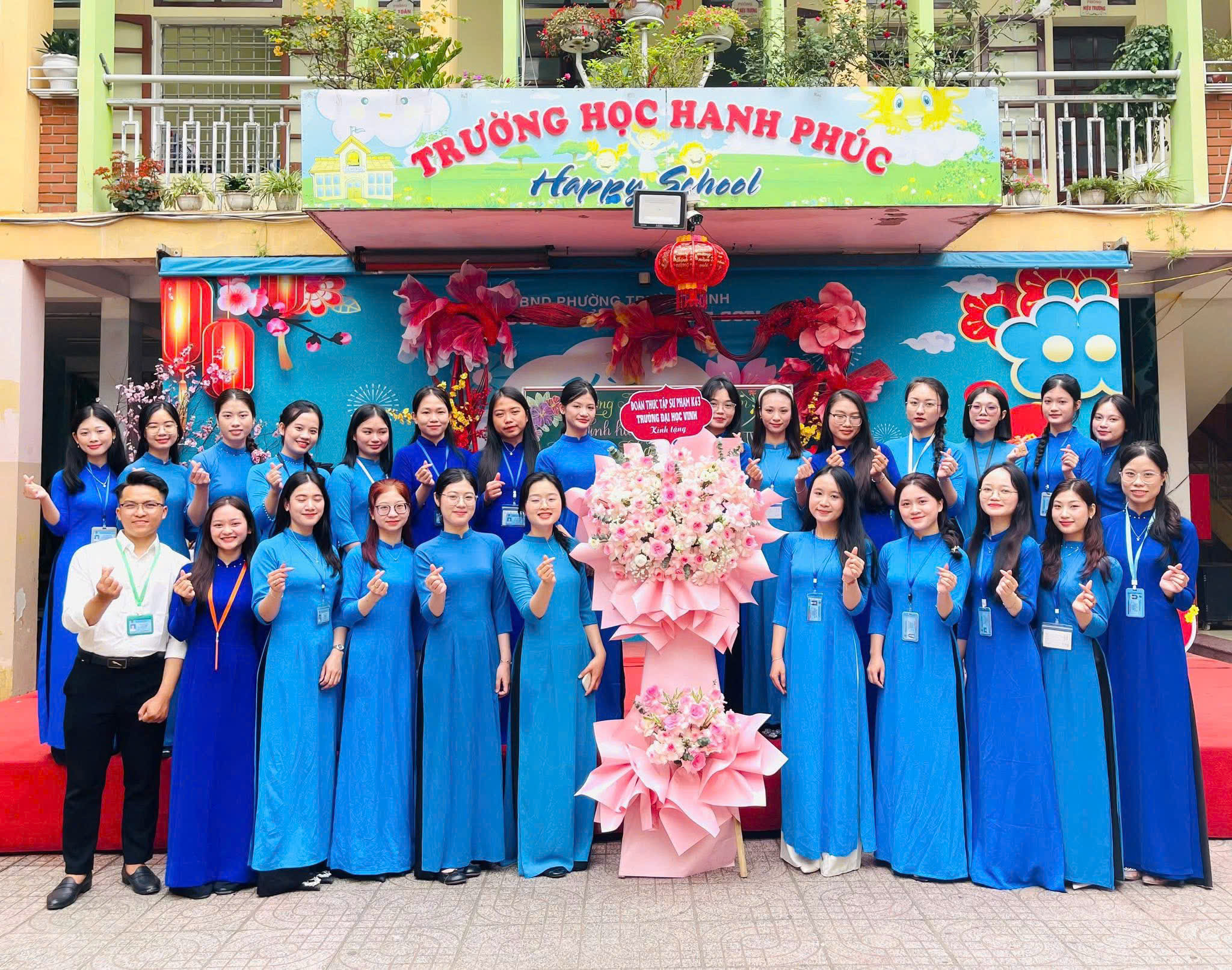 SINH HOẠT DƯỚI CỜ CHÀO MỪNG NGÀY QUỐC TẾ PHỤ NỮ