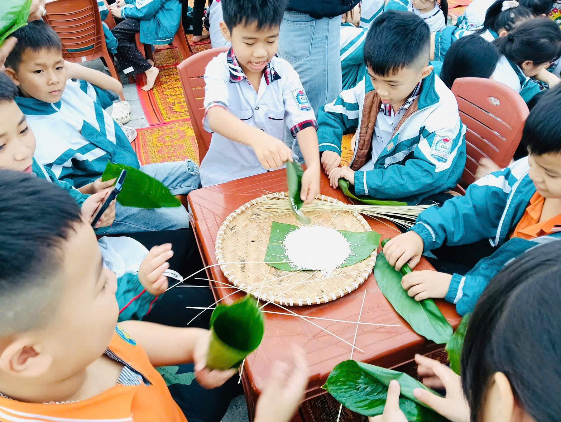 TRẢI NGHIỆM “HƯƠNG SẮC VÙNG CAO” – HÀNH TRÌNH KHÁM PHÁ VĂN HÓA THÚ VỊ!