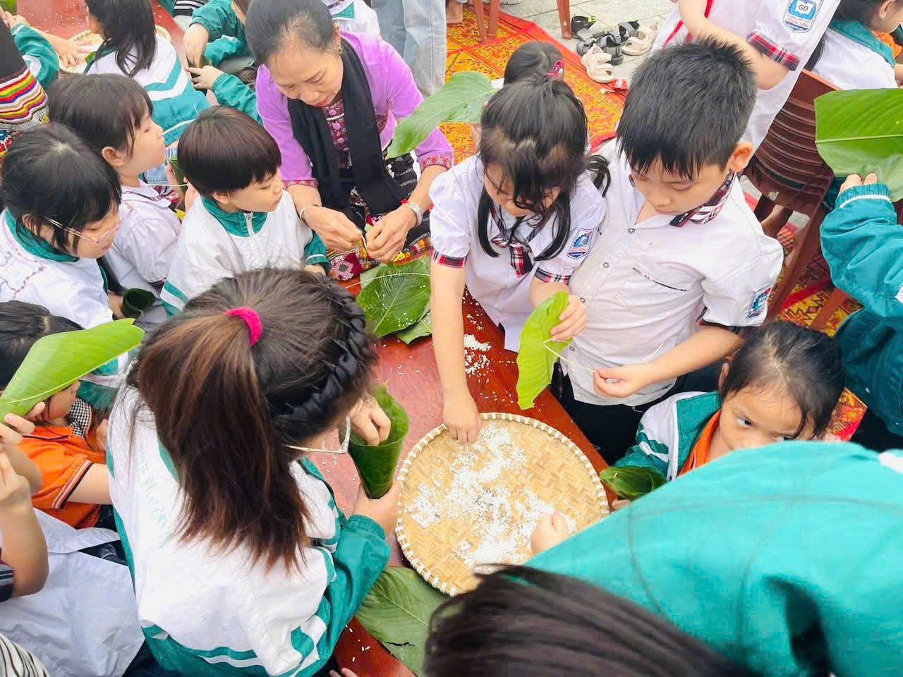 TRẢI NGHIỆM “HƯƠNG SẮC VÙNG CAO” – HÀNH TRÌNH KHÁM PHÁ VĂN HÓA THÚ VỊ!