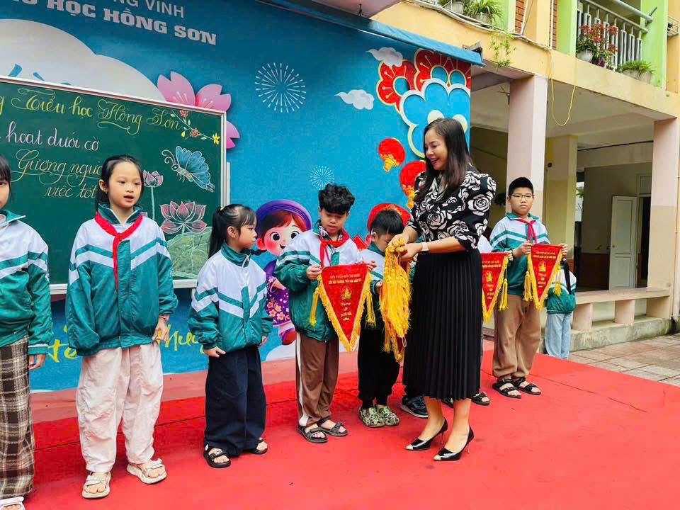 Sinh hoạt dưới cờ khối 5 – Chủ đề: “Gương người tốt, việc tốt”