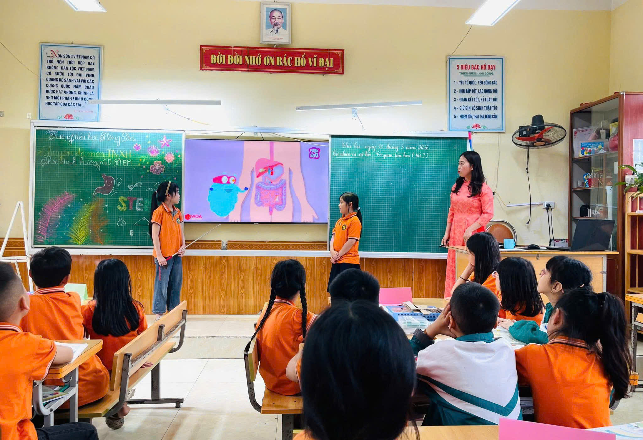 LAN TỎA TINH THẦN ĐỔI MỚI QUA SINH HOẠT CHUYÊN ĐỀ CẤP TRƯỜNG