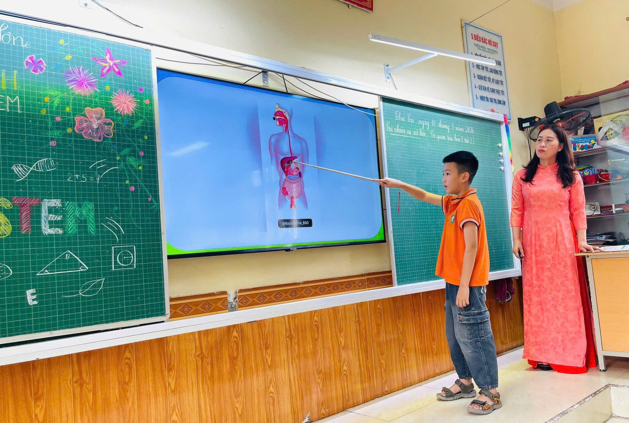 LAN TỎA TINH THẦN ĐỔI MỚI QUA SINH HOẠT CHUYÊN ĐỀ CẤP TRƯỜNG