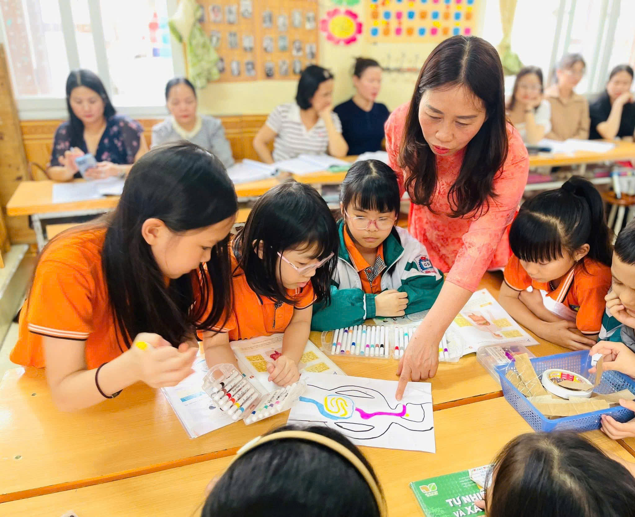 LAN TỎA TINH THẦN ĐỔI MỚI QUA SINH HOẠT CHUYÊN ĐỀ CẤP TRƯỜNG