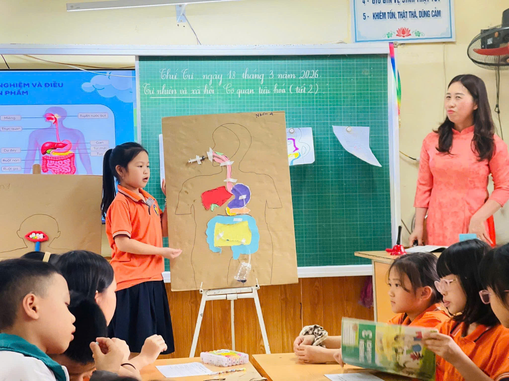 LAN TỎA TINH THẦN ĐỔI MỚI QUA SINH HOẠT CHUYÊN ĐỀ CẤP TRƯỜNG