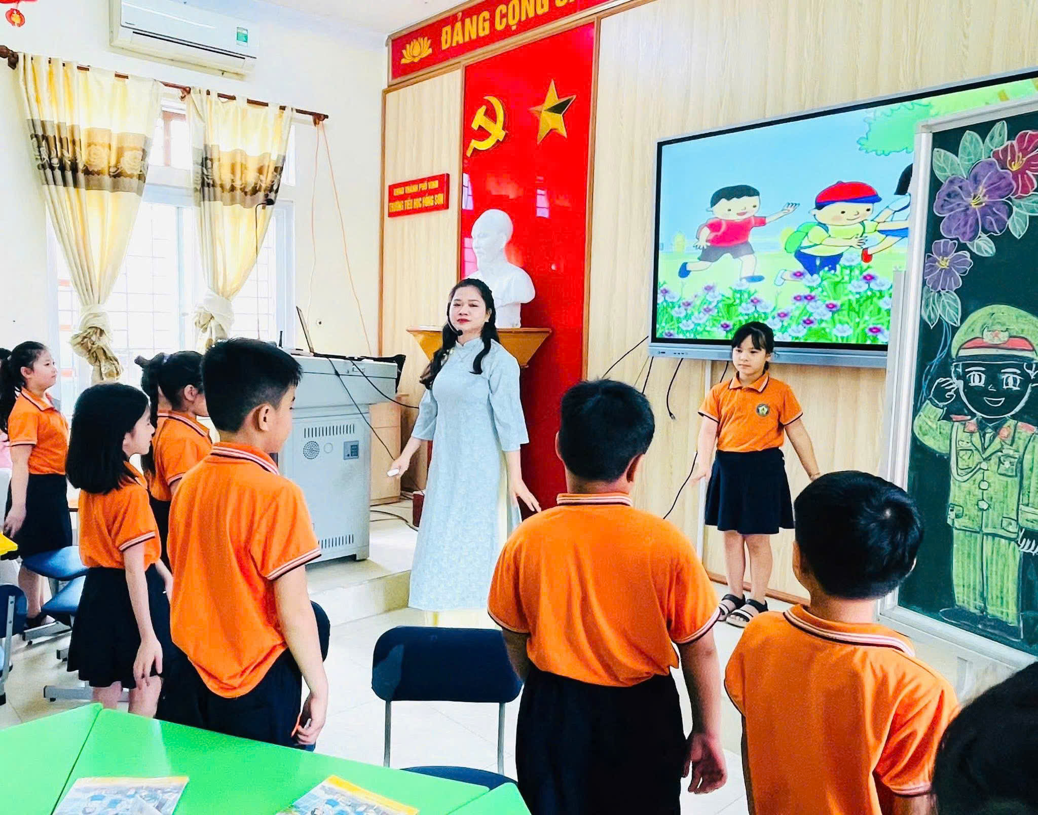 LAN TỎA TINH THẦN ĐỔI MỚI QUA SINH HOẠT CHUYÊN ĐỀ CẤP TRƯỜNG