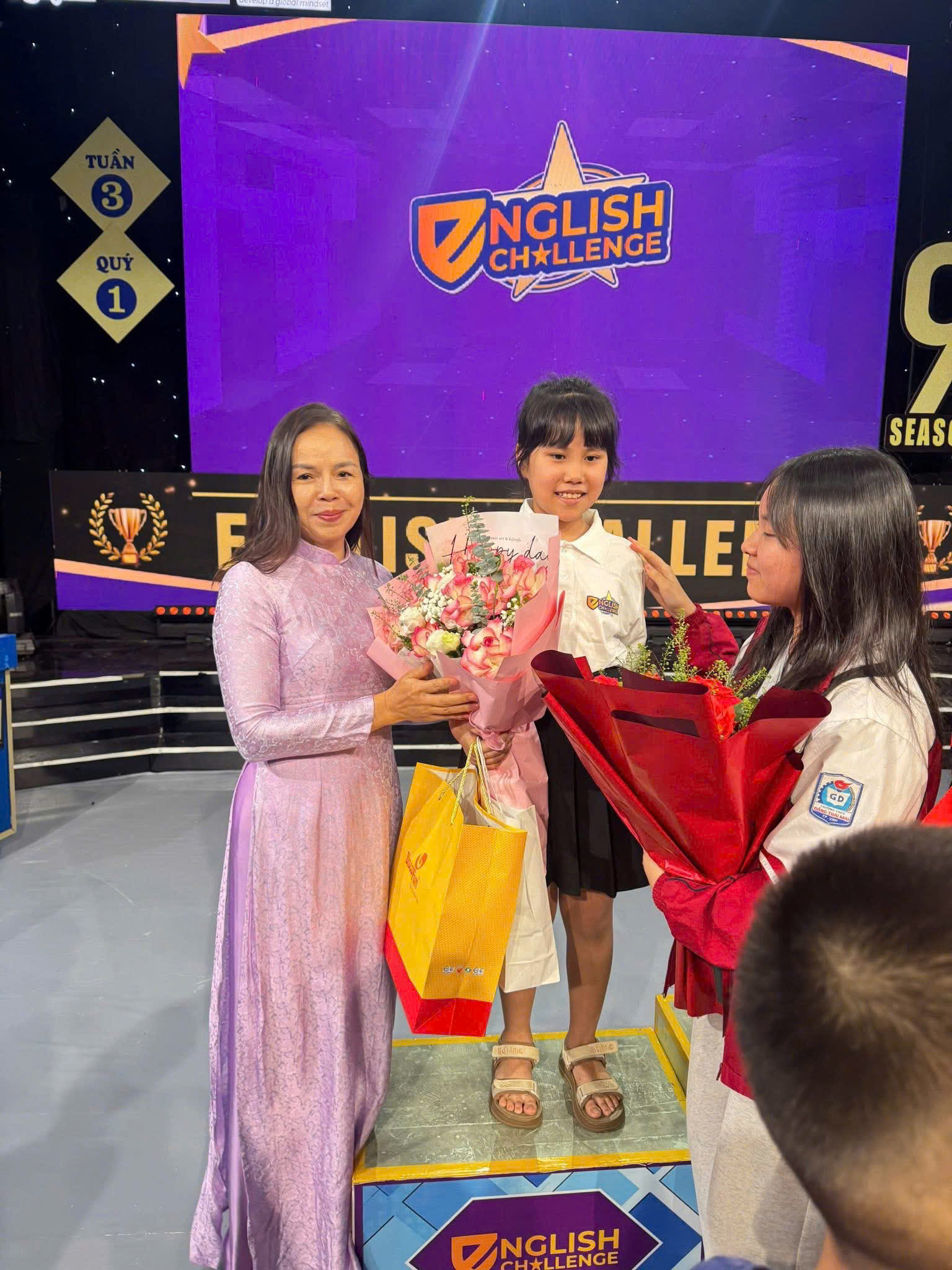 VINH DANH HỌC SINH XUẤT SẮC – TỎA SÁNG TẠI ENGLISH CHALLENGE