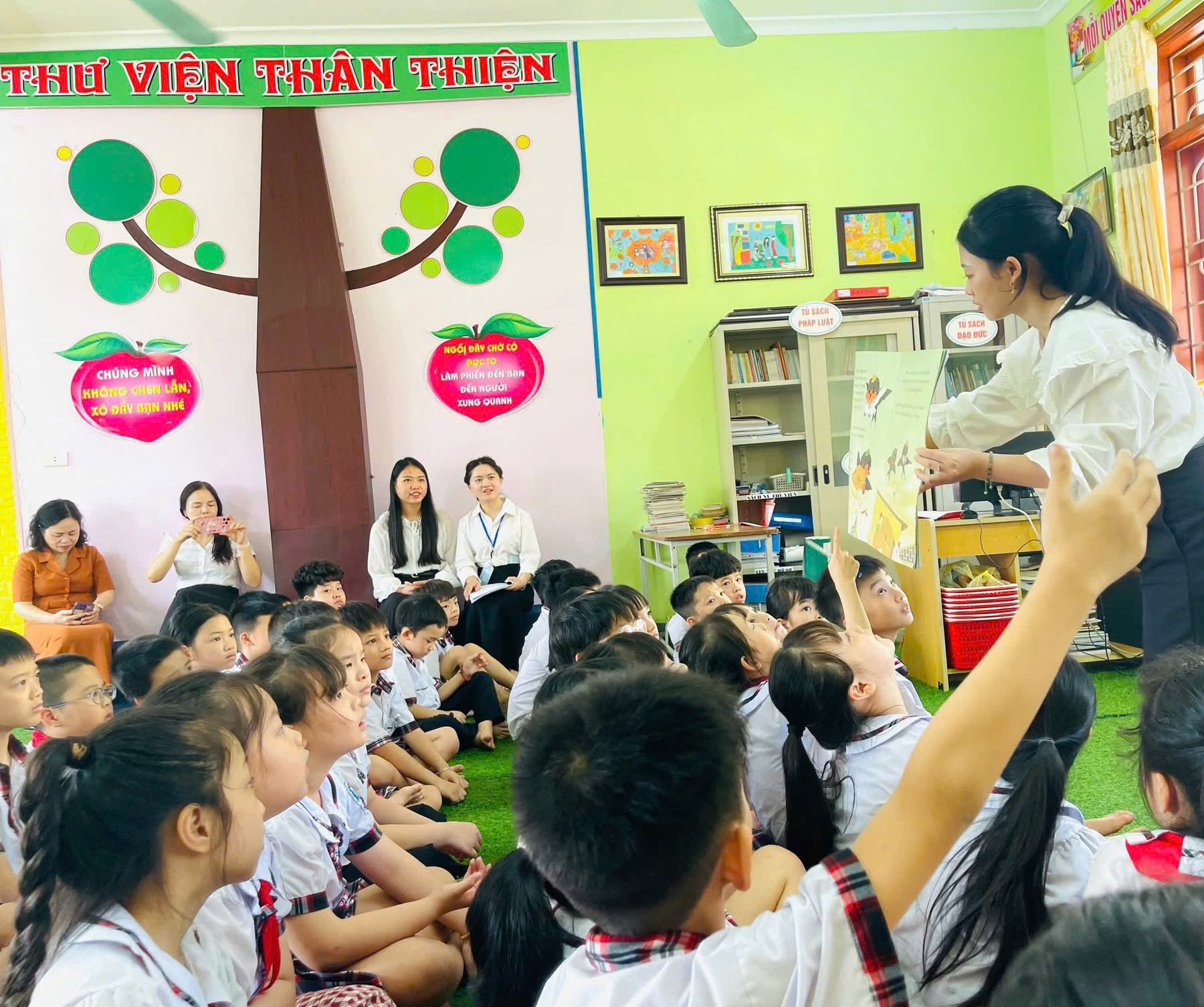 TIẾT HỌC NGOÀI KHÔNG GIAN LỚP HỌC- LAN TOẢ VĂN HOÁ ĐỌC