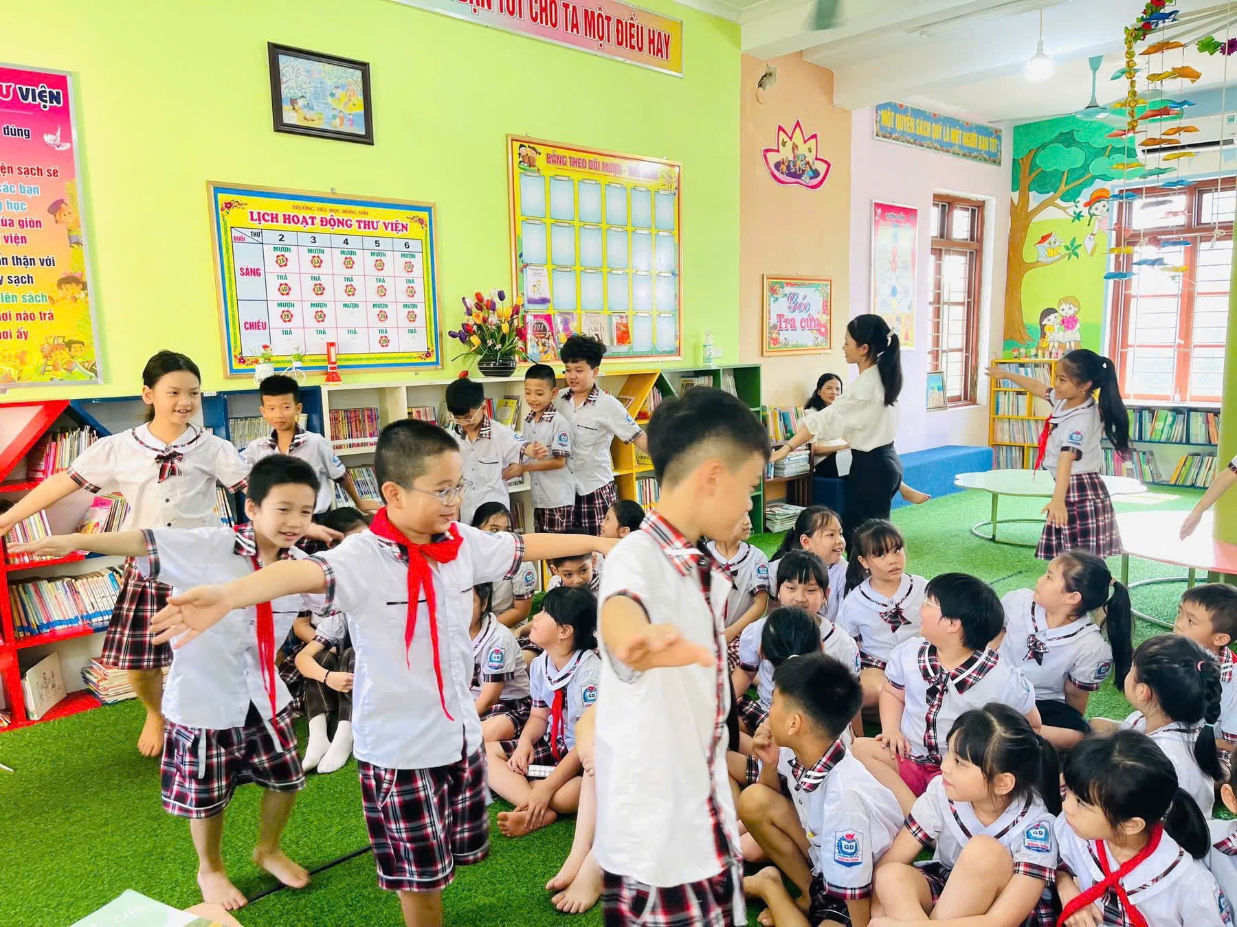 TIẾT HỌC NGOÀI KHÔNG GIAN LỚP HỌC- LAN TOẢ VĂN HOÁ ĐỌC