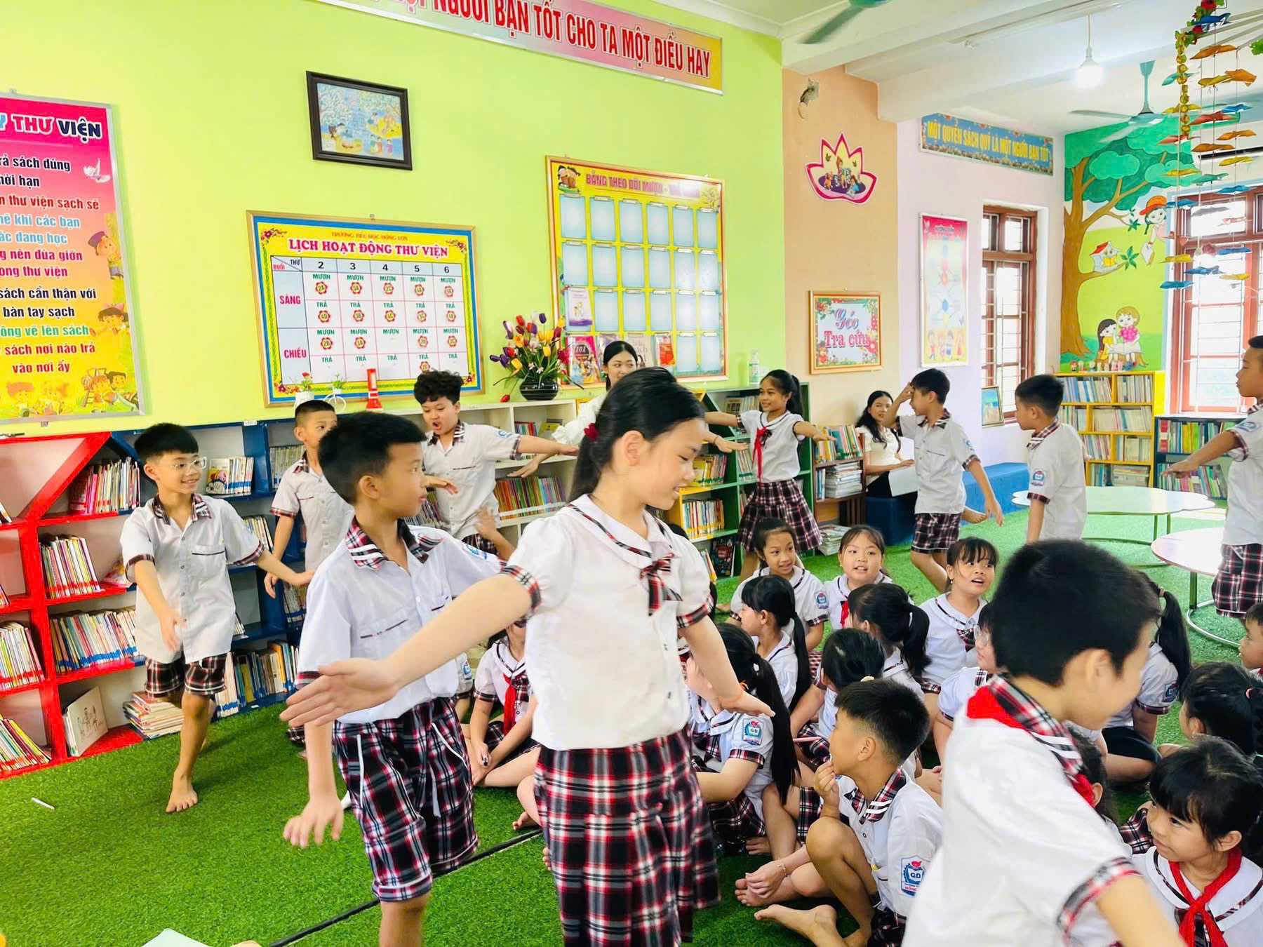 TIẾT HỌC NGOÀI KHÔNG GIAN LỚP HỌC- LAN TOẢ VĂN HOÁ ĐỌC