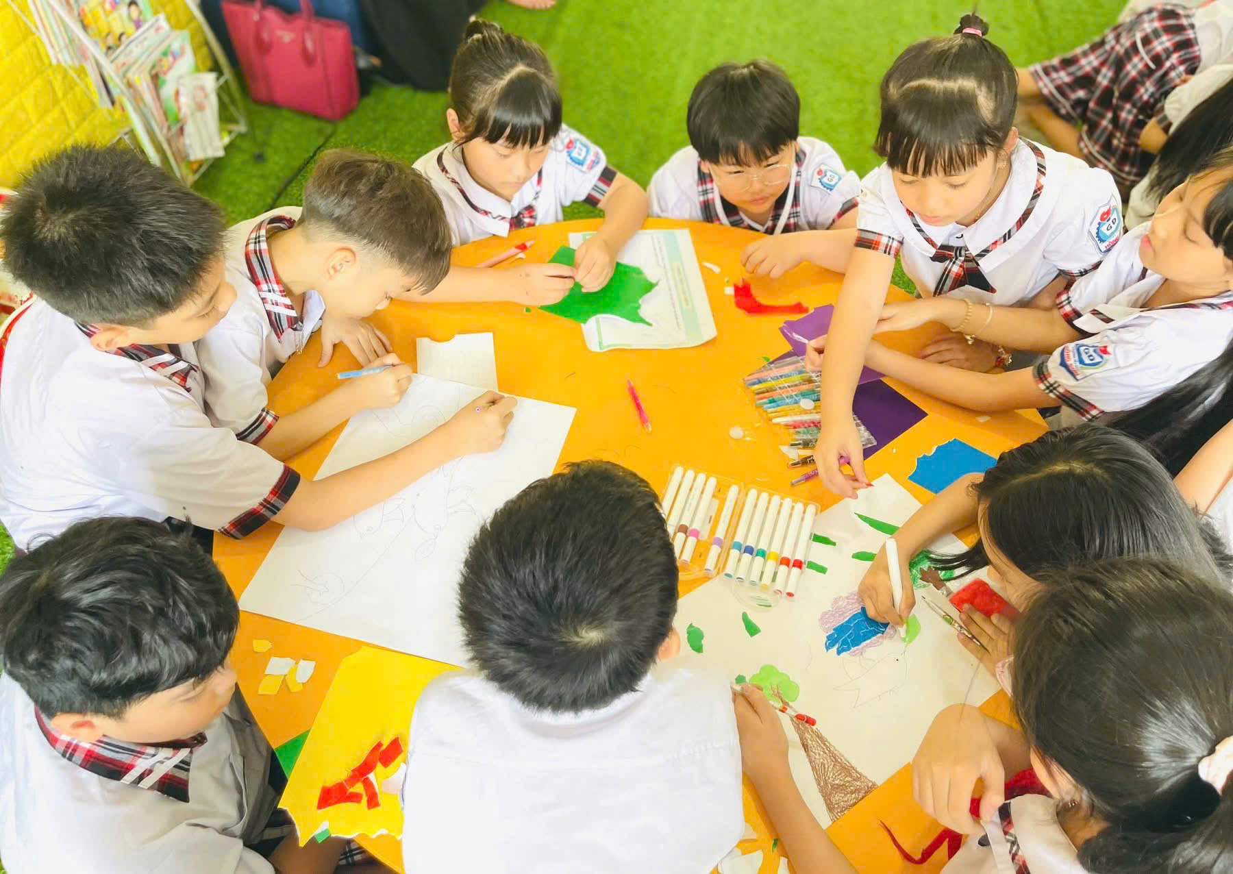 TIẾT HỌC NGOÀI KHÔNG GIAN LỚP HỌC- LAN TOẢ VĂN HOÁ ĐỌC