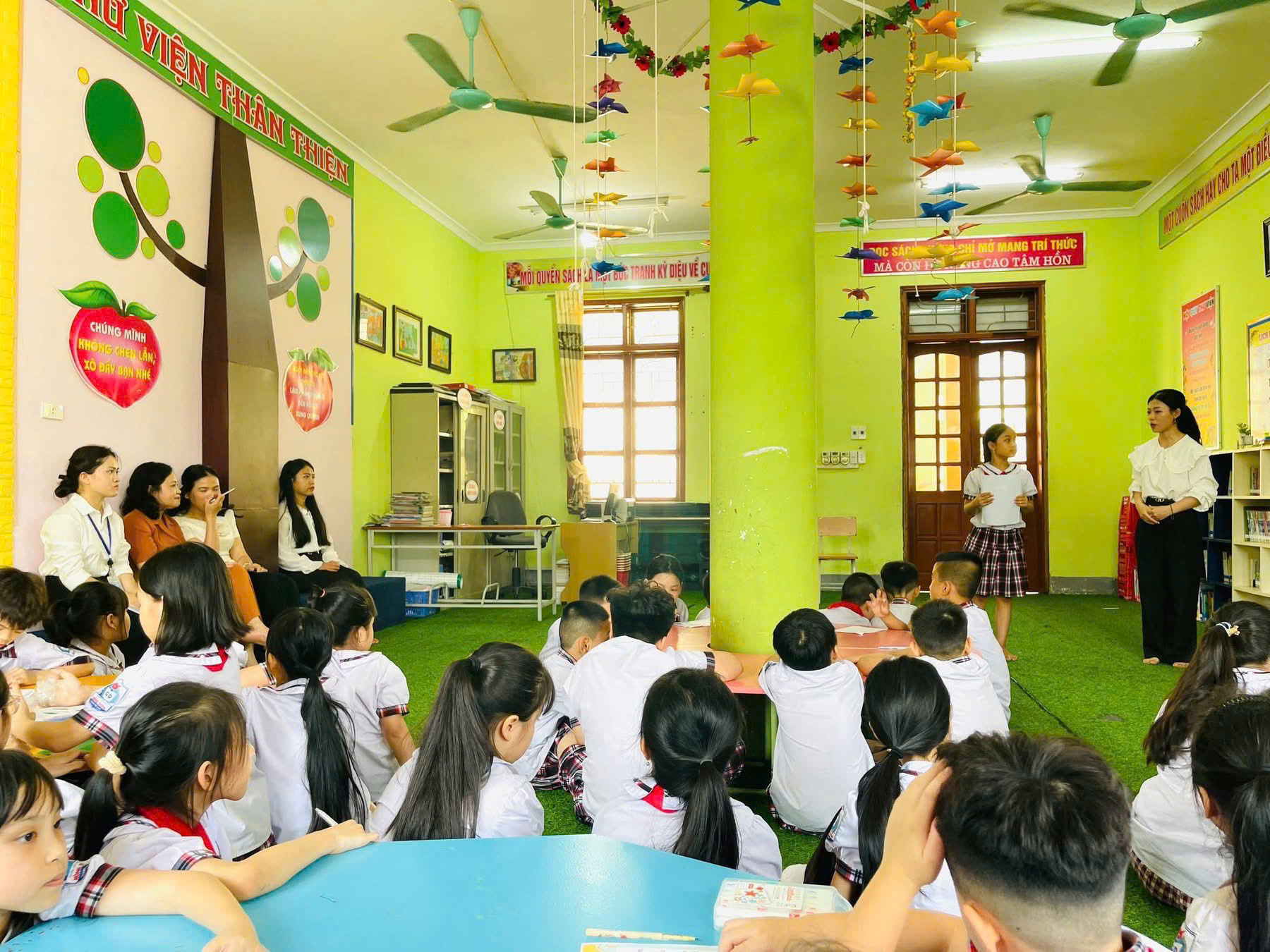 TIẾT HỌC NGOÀI KHÔNG GIAN LỚP HỌC- LAN TOẢ VĂN HOÁ ĐỌC