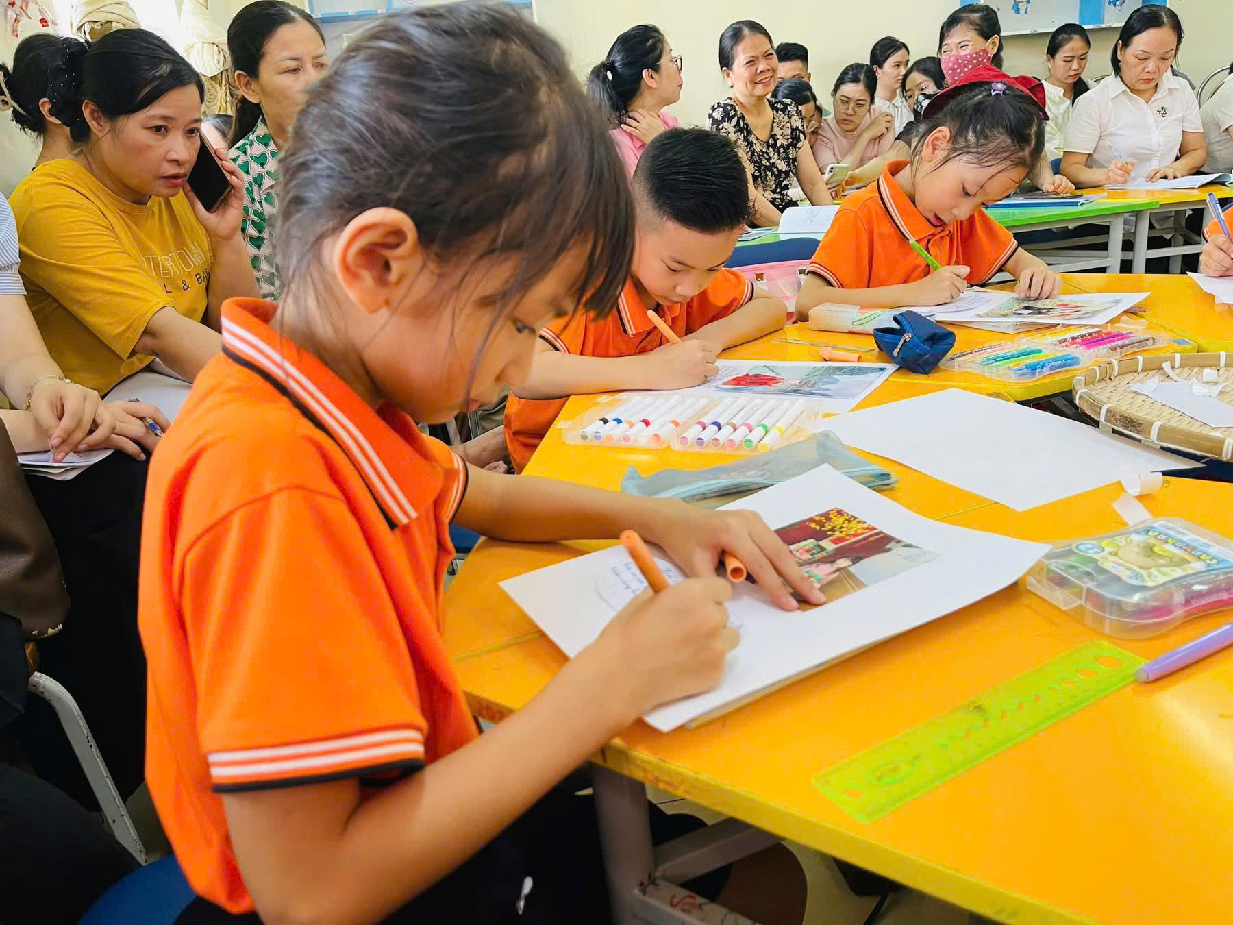 Trường Tiểu học Hồng Sơn tiếp tục hành trình đổi mới sáng tạo với những tiết sinh hoạt chuyên đề thiết thực, góp phần nâng cao chất lượng dạy học theo Chương trình GDPT 2018