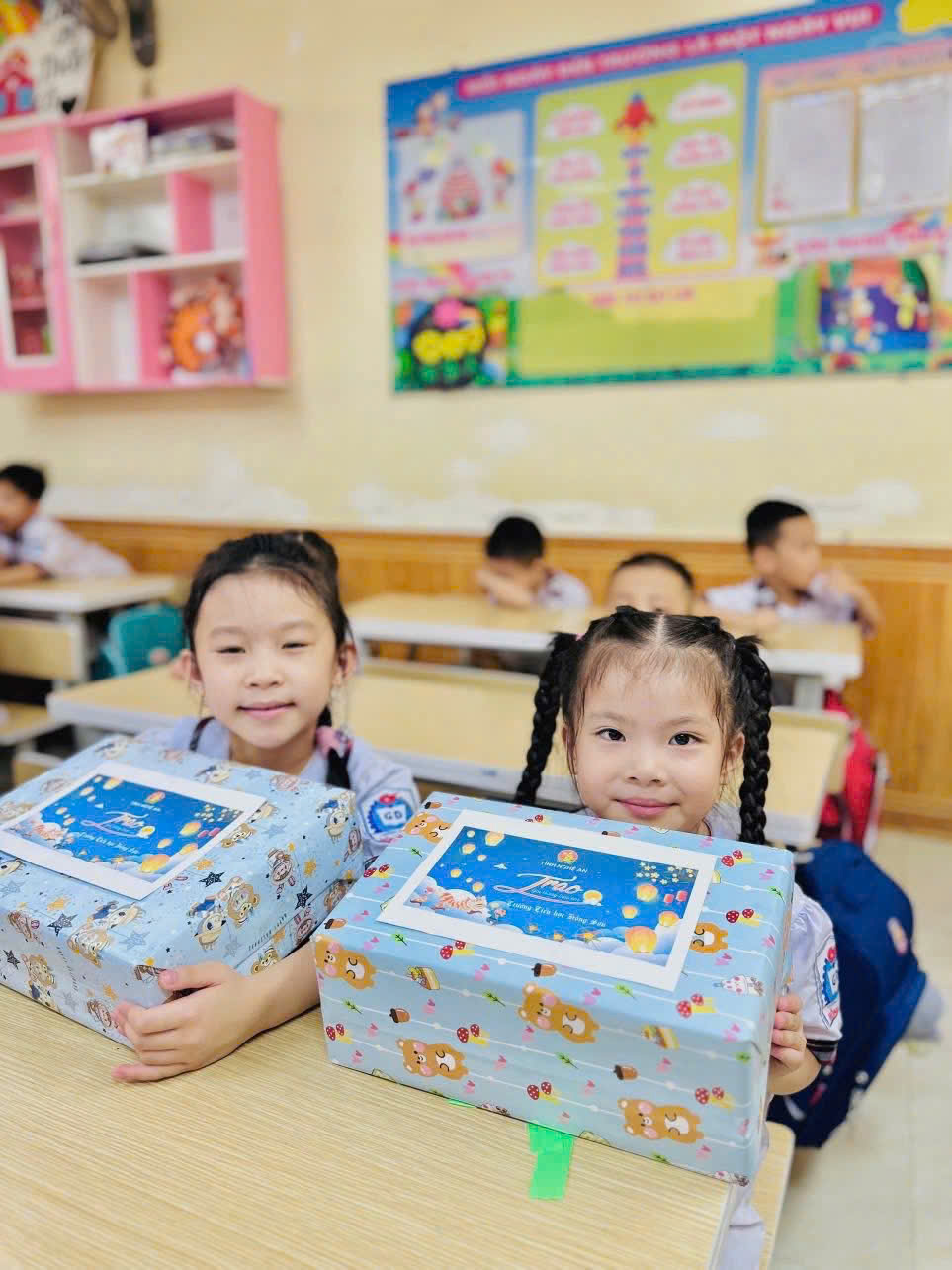 Trung thu này, chúng ta cùng thắp sáng nụ cười, để yêu thương lan tỏa thật xa…