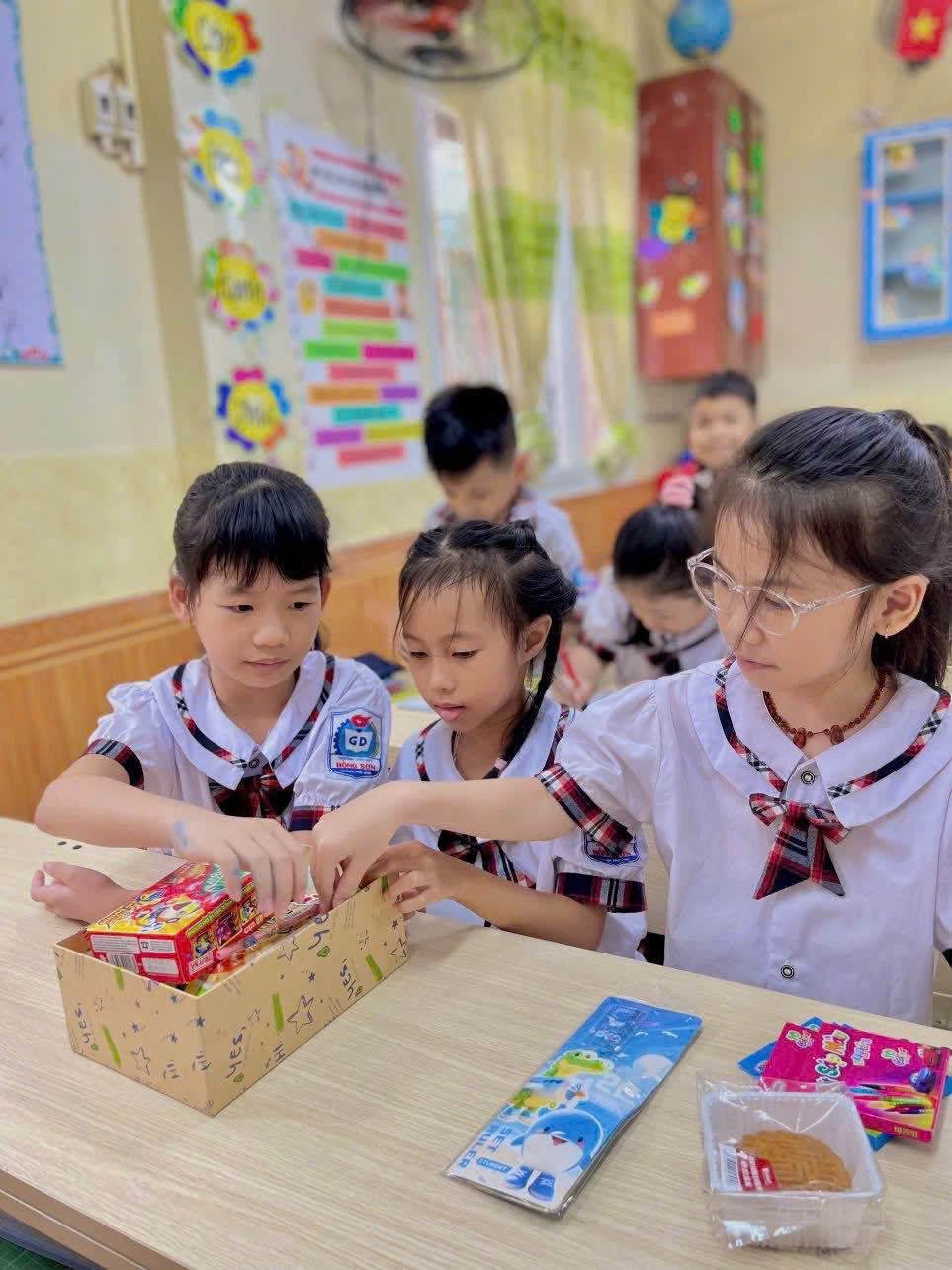Trung thu này, chúng ta cùng thắp sáng nụ cười, để yêu thương lan tỏa thật xa…