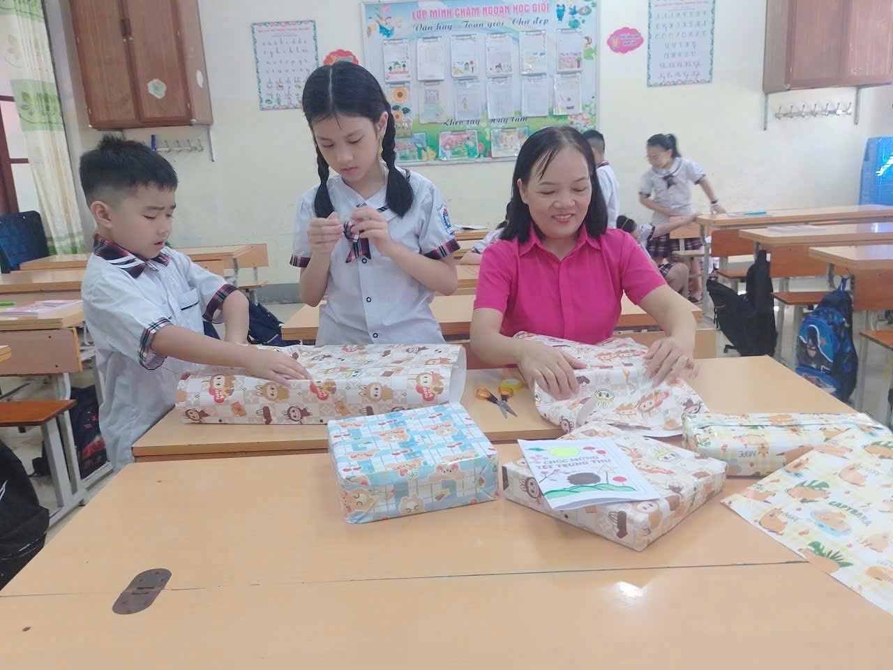 Trung thu này, chúng ta cùng thắp sáng nụ cười, để yêu thương lan tỏa thật xa…