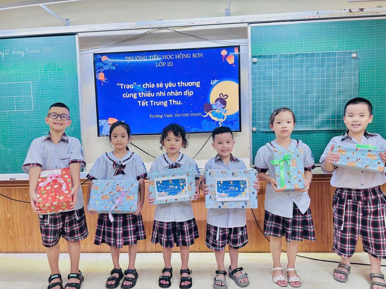 Trung thu này, chúng ta cùng thắp sáng nụ cười, để yêu thương lan tỏa thật xa…