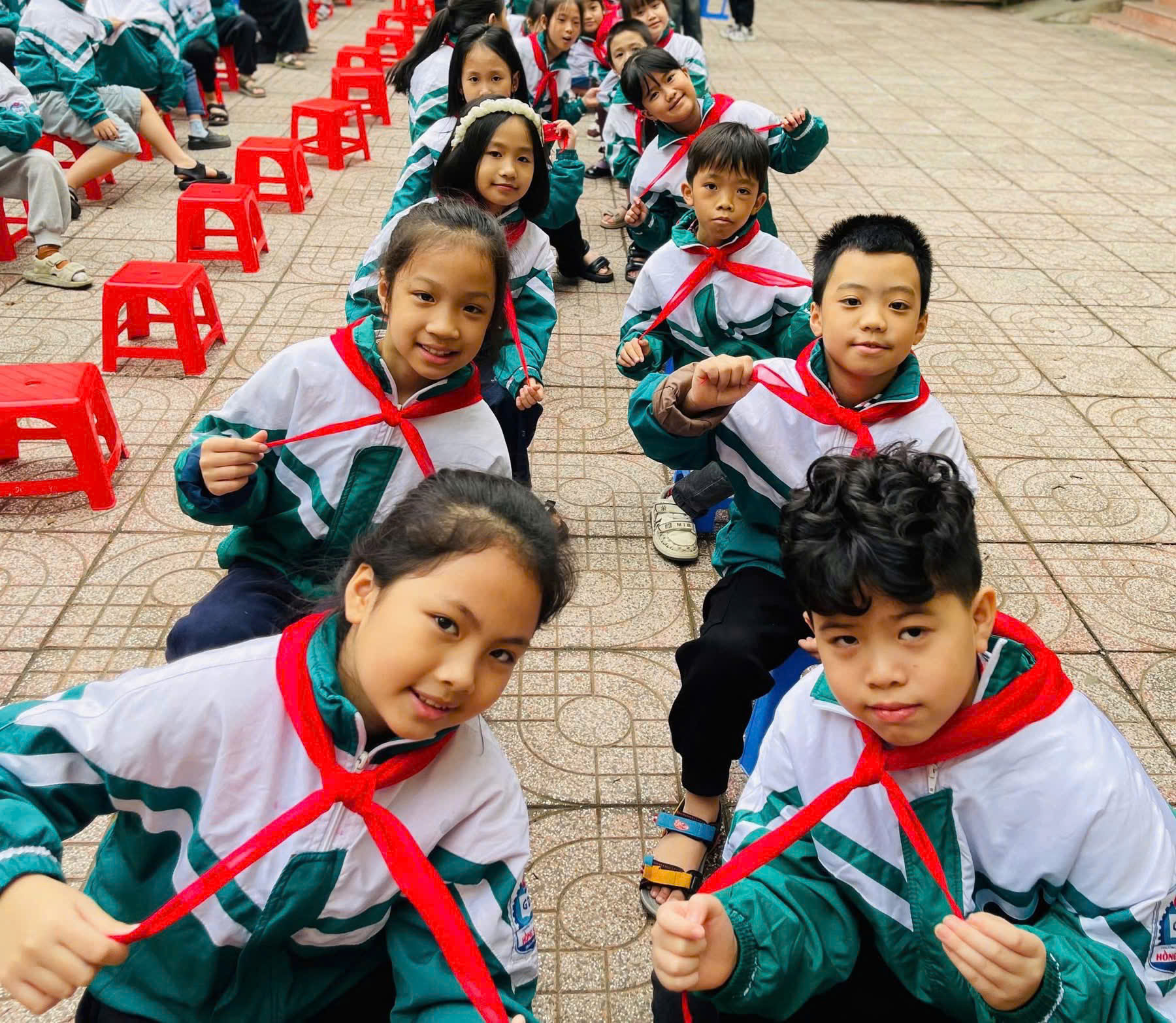 LỄ KẾT NẠP ĐỘI VIÊN ĐỢT I DẤU MỐC TỰ HÀO CỦA THIẾU NHI KHỐI 3 TRƯỜNG TIỂU HỌC HỒNG SƠN