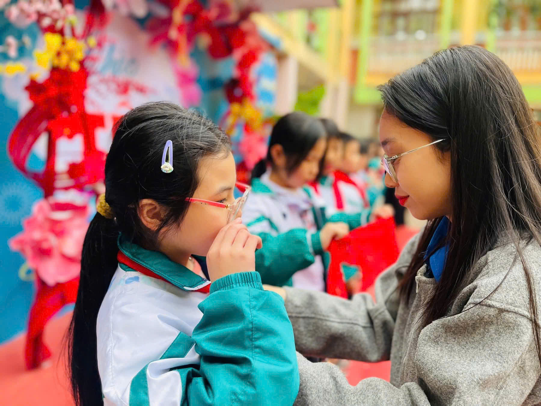 LỄ KẾT NẠP ĐỘI VIÊN ĐỢT I DẤU MỐC TỰ HÀO CỦA THIẾU NHI KHỐI 3 TRƯỜNG TIỂU HỌC HỒNG SƠN