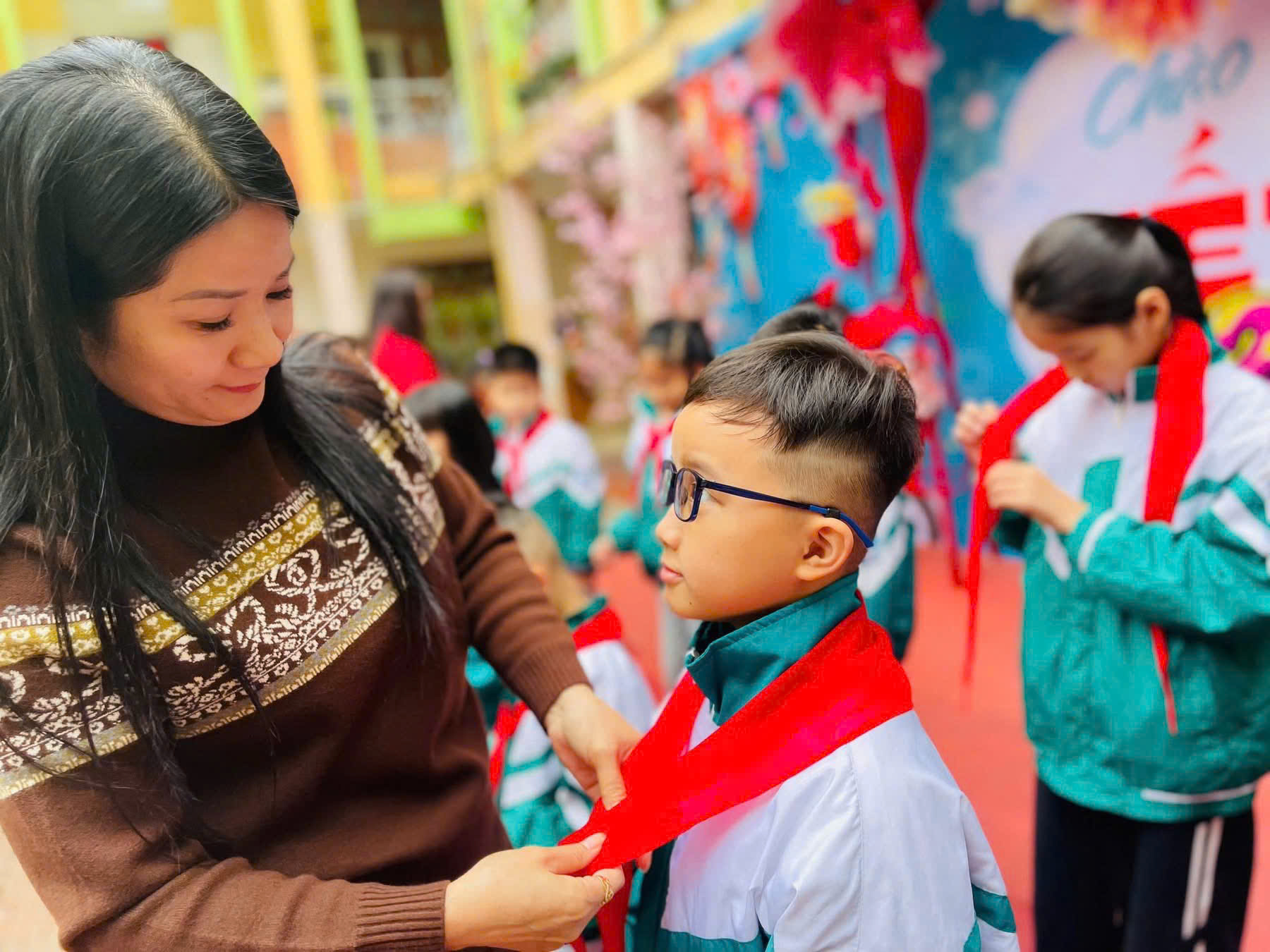 LỄ KẾT NẠP ĐỘI VIÊN ĐỢT I DẤU MỐC TỰ HÀO CỦA THIẾU NHI KHỐI 3 TRƯỜNG TIỂU HỌC HỒNG SƠN