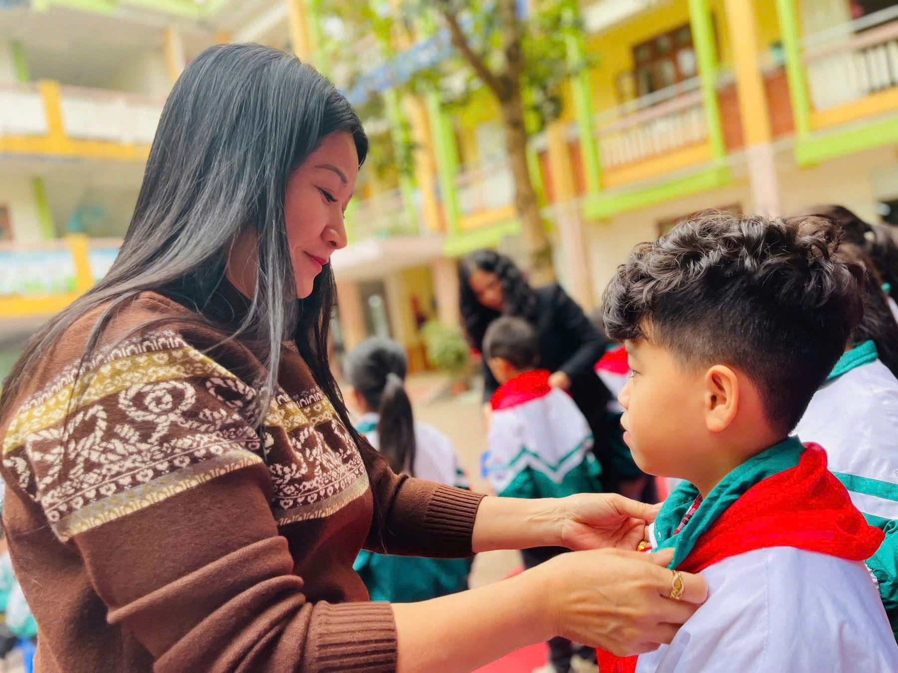 LỄ KẾT NẠP ĐỘI VIÊN ĐỢT I DẤU MỐC TỰ HÀO CỦA THIẾU NHI KHỐI 3 TRƯỜNG TIỂU HỌC HỒNG SƠN