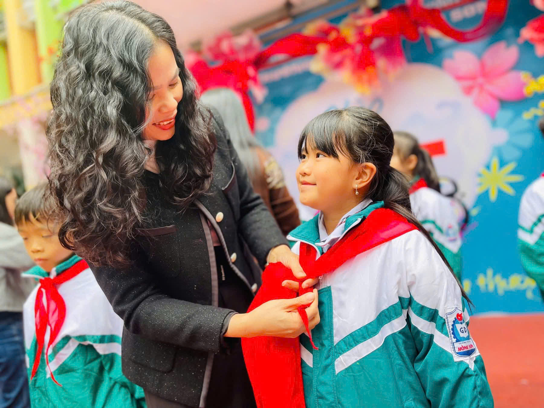 LỄ KẾT NẠP ĐỘI VIÊN ĐỢT I DẤU MỐC TỰ HÀO CỦA THIẾU NHI KHỐI 3 TRƯỜNG TIỂU HỌC HỒNG SƠN