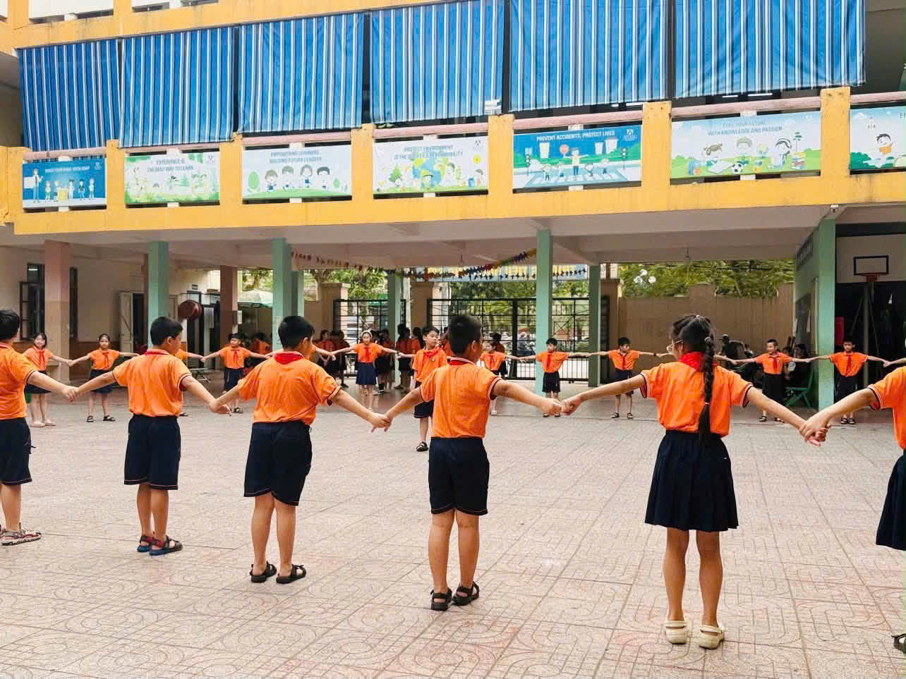 HỘI THI NGHI THỨC ĐỘI - MÚA HÁT TẬP THỂ