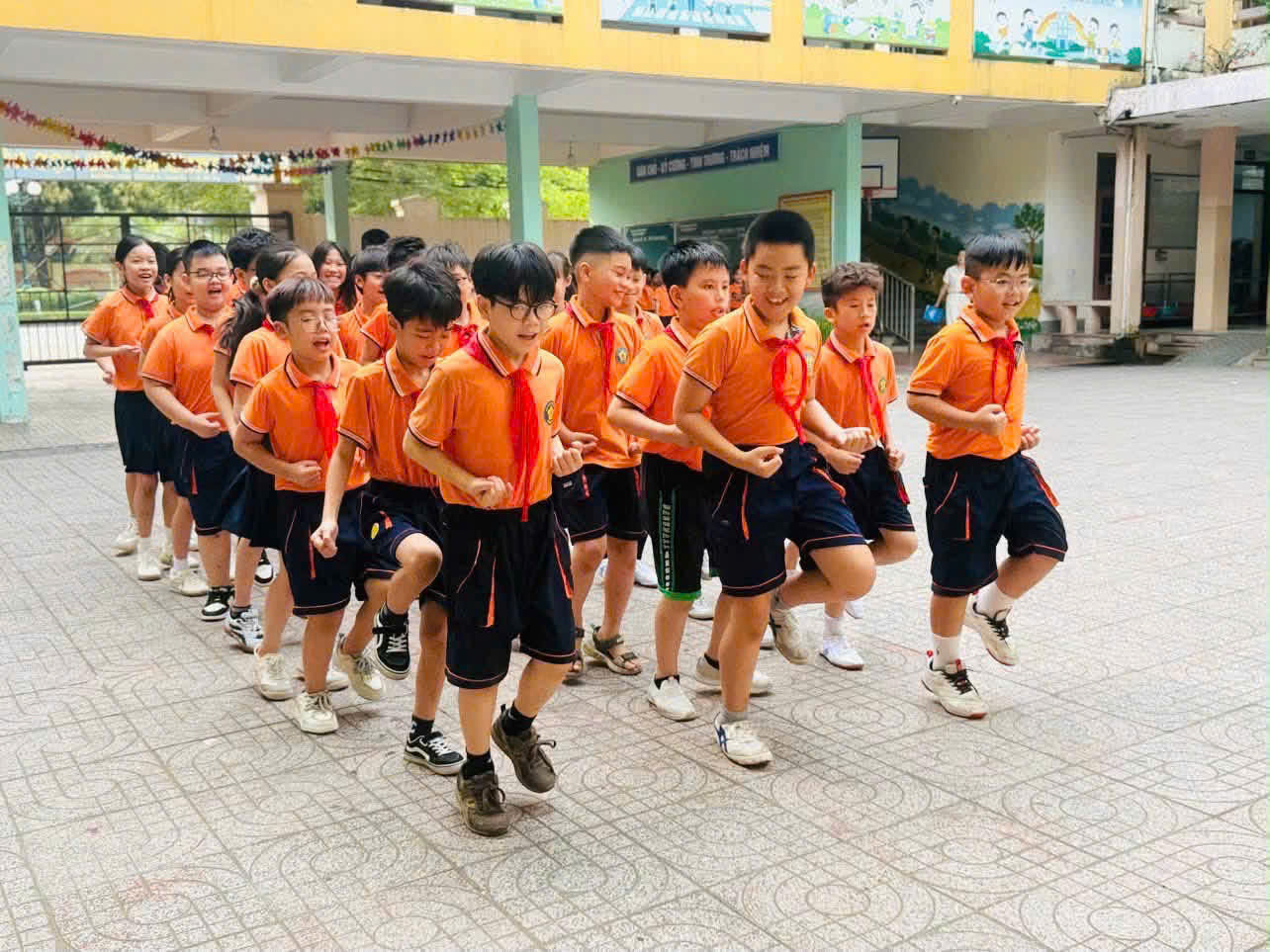 HỘI THI NGHI THỨC ĐỘI - MÚA HÁT TẬP THỂ