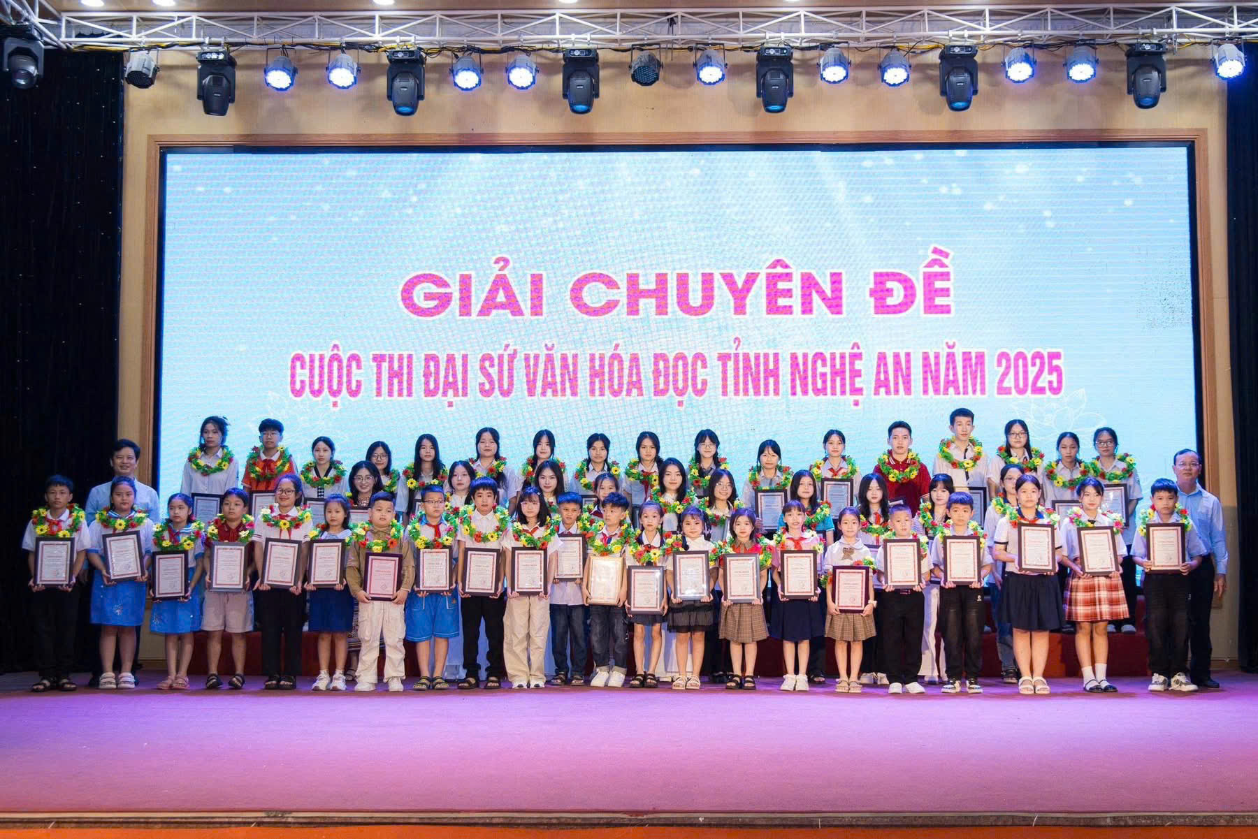 Chúc mừng bạn Nguyễn Vũ An Nhiên học sinh lớp 3E đã đạt giải Video ấn tượng nhất trong cuộc thi Đại sứ văn hoá đọc tỉnh Nghệ An năm 2025.