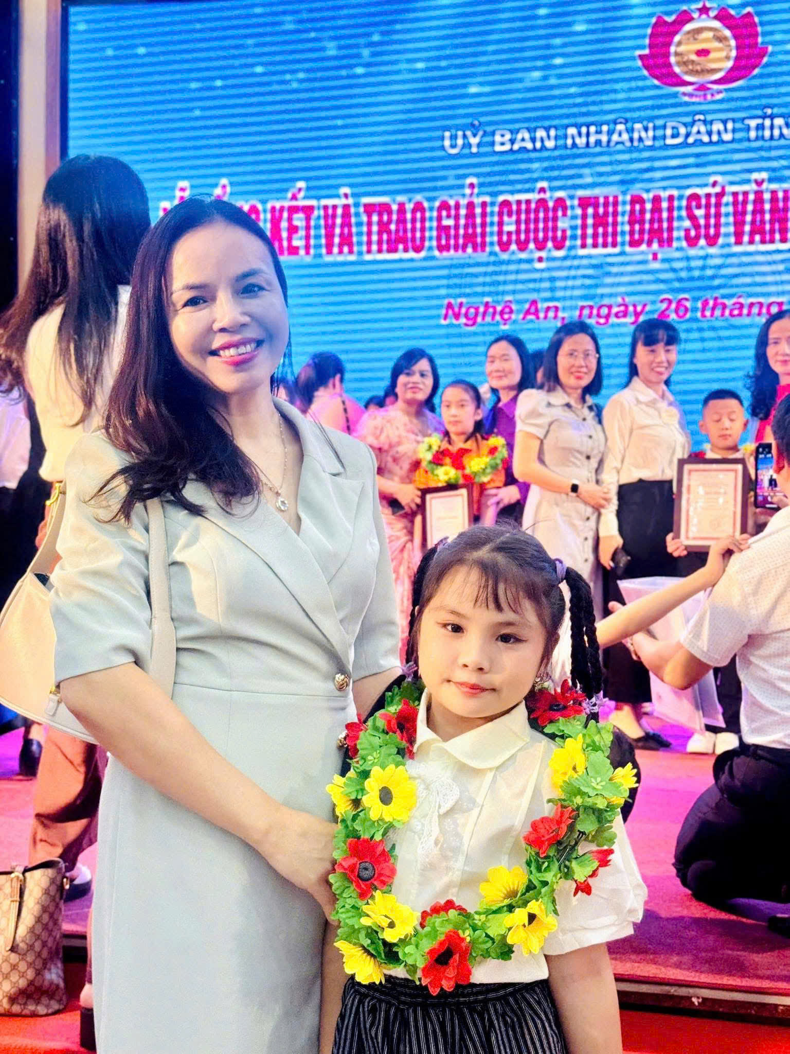 Chúc mừng bạn Nguyễn Vũ An Nhiên học sinh lớp 3E đã đạt giải Video ấn tượng nhất trong cuộc thi Đại sứ văn hoá đọc tỉnh Nghệ An năm 2025.