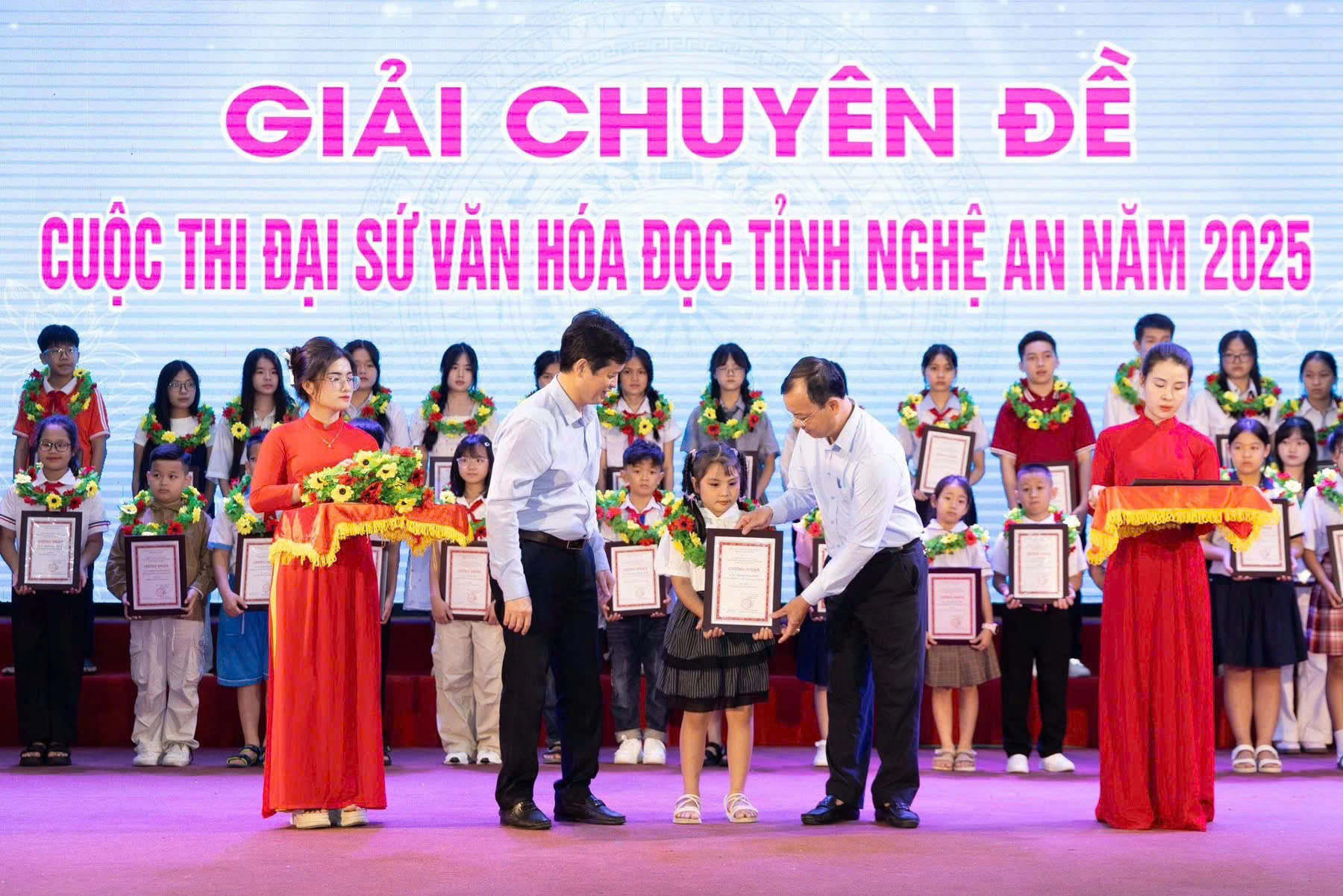 Chúc mừng bạn Nguyễn Vũ An Nhiên học sinh lớp 3E đã đạt giải Video ấn tượng nhất trong cuộc thi Đại sứ văn hoá đọc tỉnh Nghệ An năm 2025.