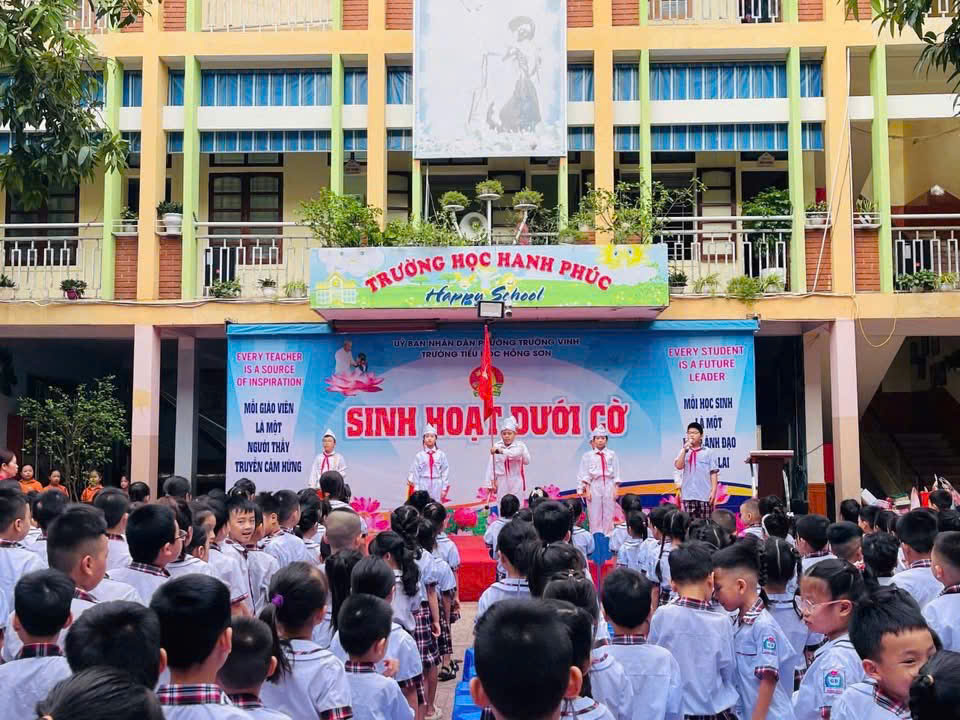 SÂN TRƯỜNG HỒNG SƠN RỘN RÀNG NGÀY HỘI TRĂNG RẰM