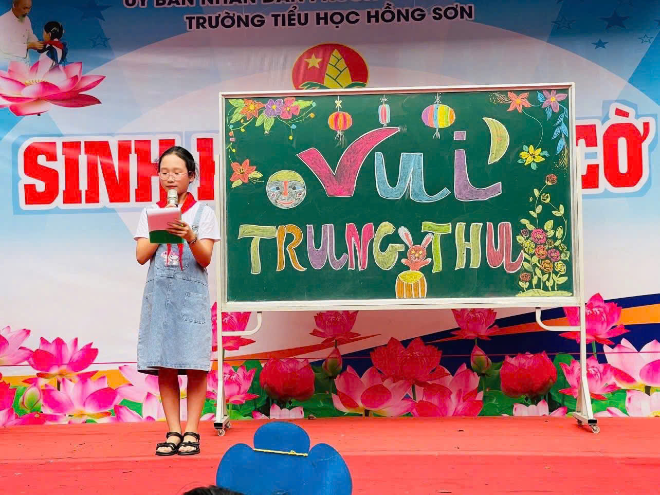 SÂN TRƯỜNG HỒNG SƠN RỘN RÀNG NGÀY HỘI TRĂNG RẰM