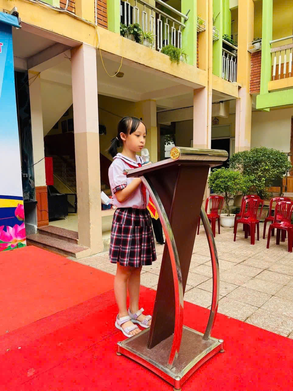 SÂN TRƯỜNG HỒNG SƠN RỘN RÀNG NGÀY HỘI TRĂNG RẰM